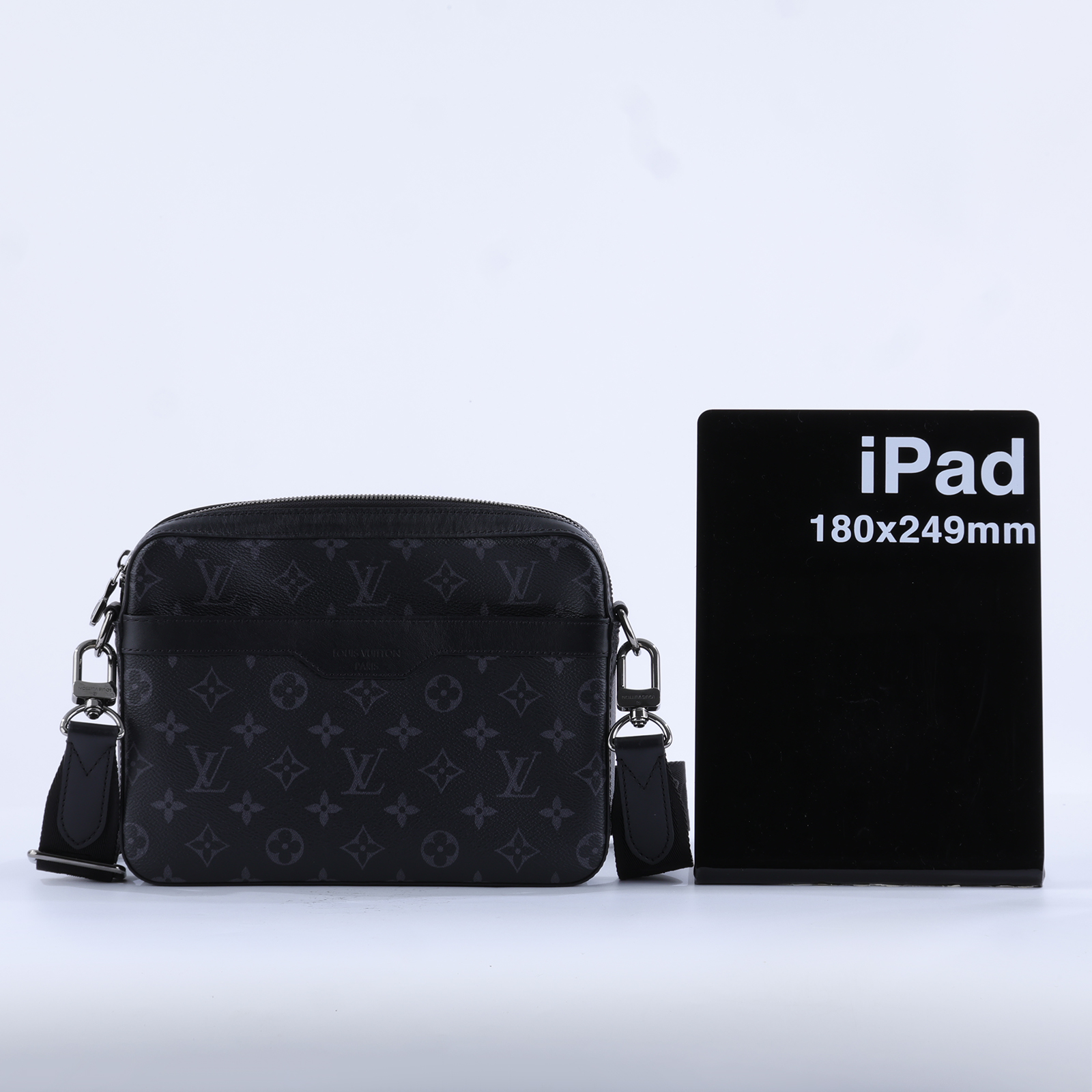 路易威登 LOUIS VUITTON Trio 郵差包 Eclipse帆布 黑色 灰色 M69443 晶片款  日本購買證明正本/防塵袋/原廠盒子/內袋2/背帶