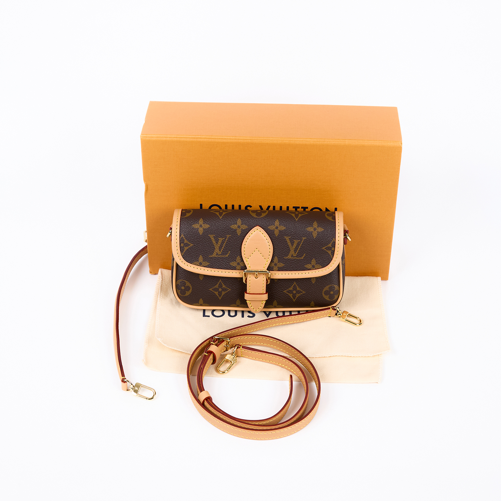 路易威登 LOUIS VUITTON Nano Diane 腋下包法棍 單肩背包 經典帆布 M83298 晶片款  原廠盒子/防塵袋/背帶