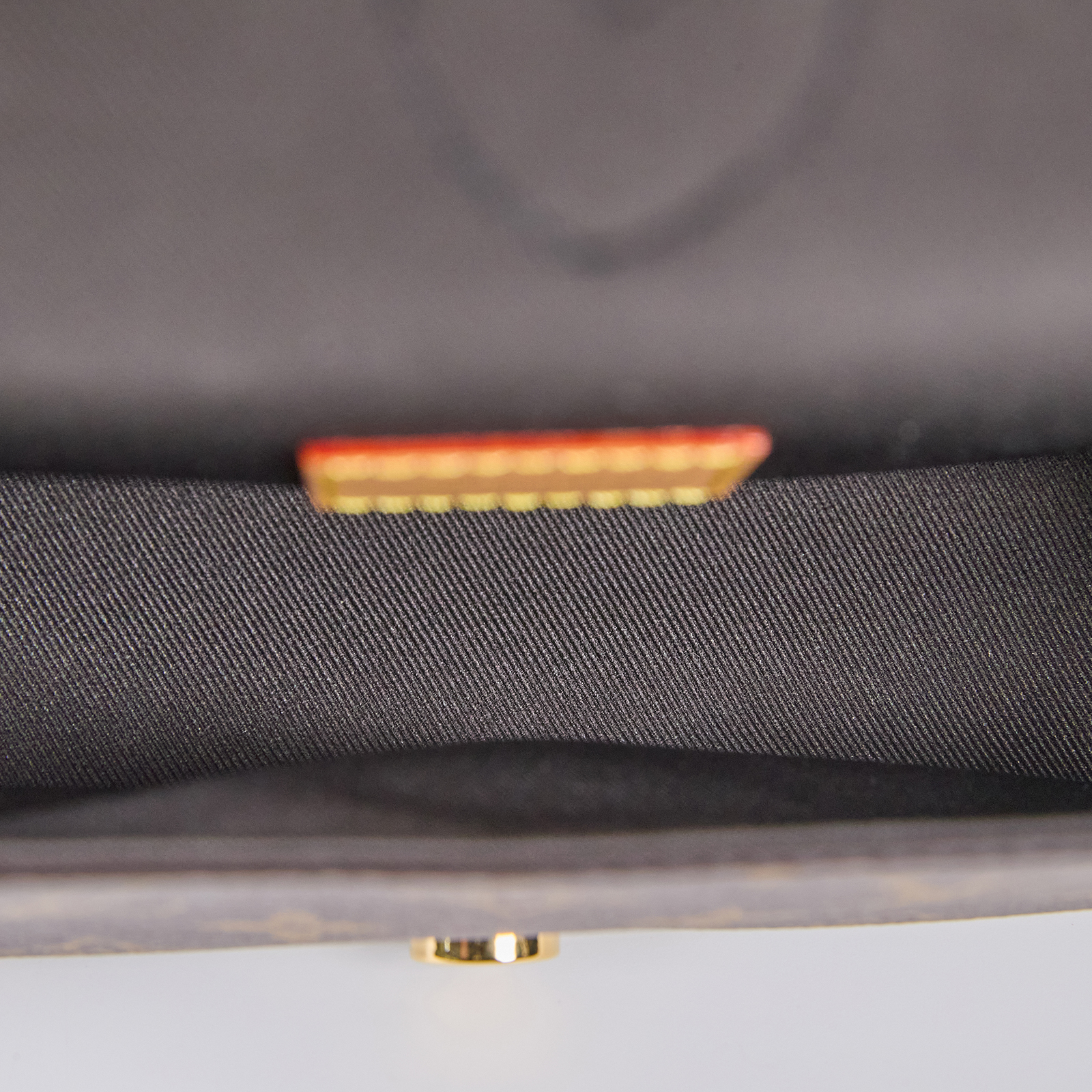 路易威登 LOUIS VUITTON Nano Diane 腋下包法棍 單肩背包 經典帆布 M83298 晶片款  原廠盒子/防塵袋/背帶