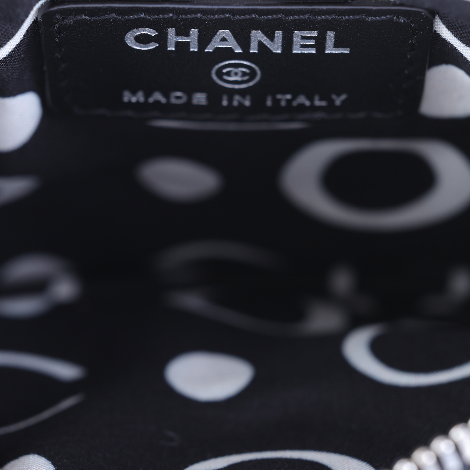 香奈兒 CHANEL 零錢包 卡夾 AP3833 B15620 晶片款 黑銀荔枝簍空雙C拉鍊零錢包 原廠盒子/防塵袋/國外購買證明影本