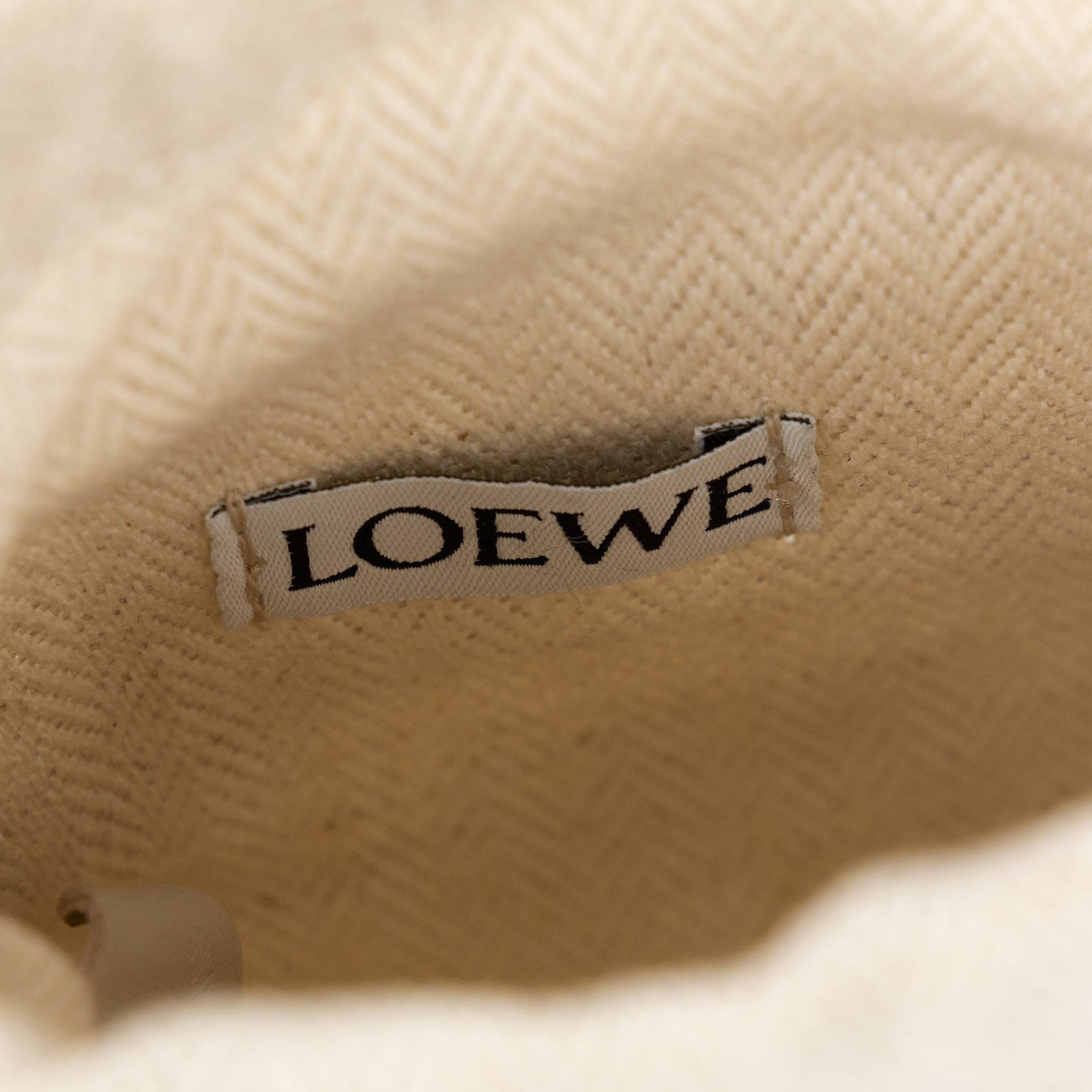 羅意威 LOEWE Anagram Cutout Pocket 水桶包 C922Y62X02  防塵袋/保書