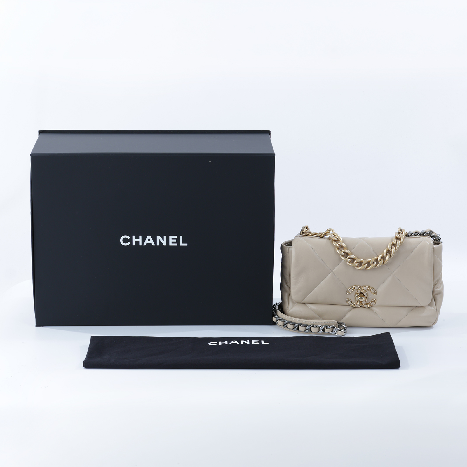 香奈兒 CHANEL 19 口蓋包 菱格紋 金銀鍊帶 手提 肩背包 AS1160 晶片款 奶茶色19 26CM 原廠盒子/防塵袋