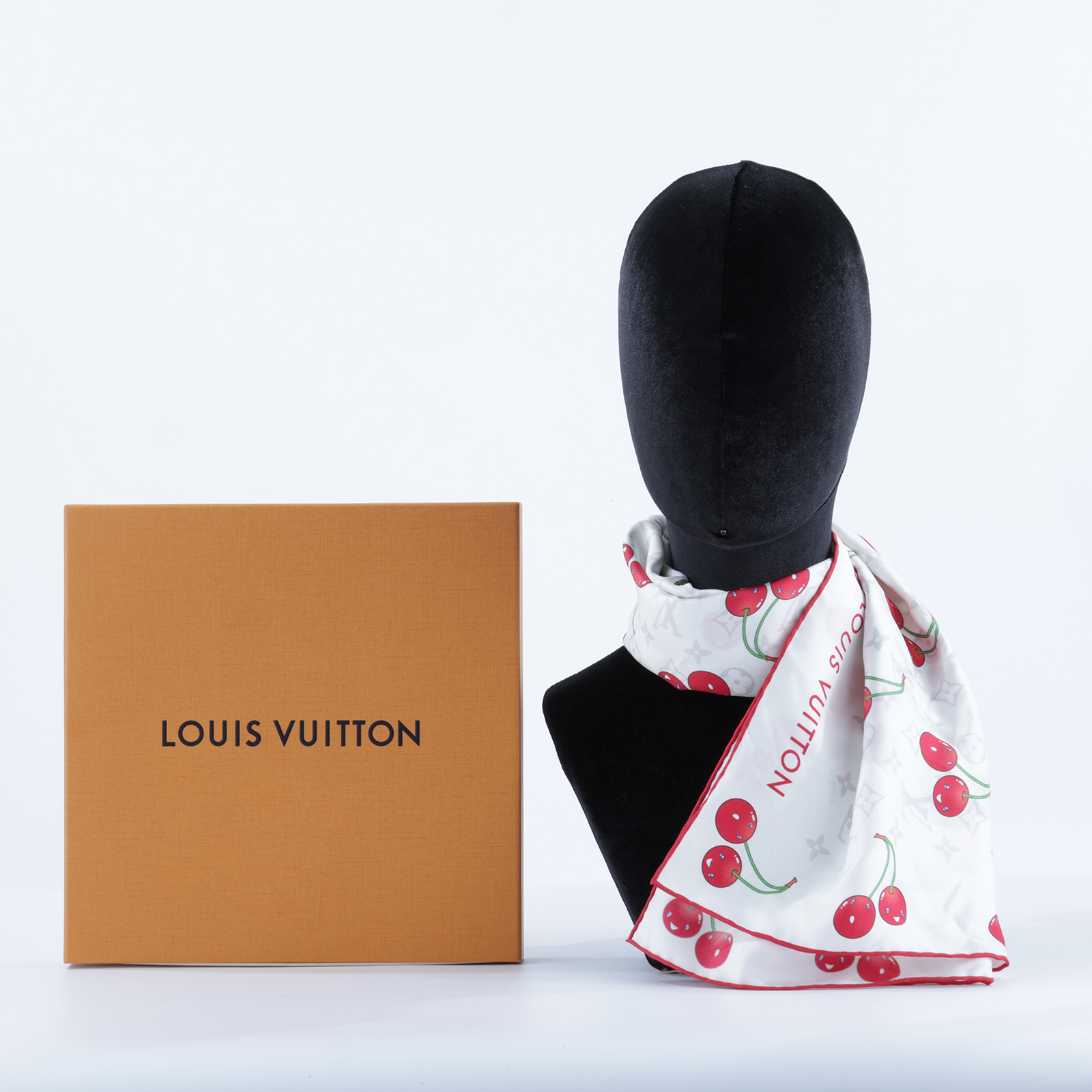 路易威登 LOUIS VUITTON Monogram Cerise 90 方巾 村上隆 聯名 M94966 白櫻桃絲巾 90X90 原廠盒子