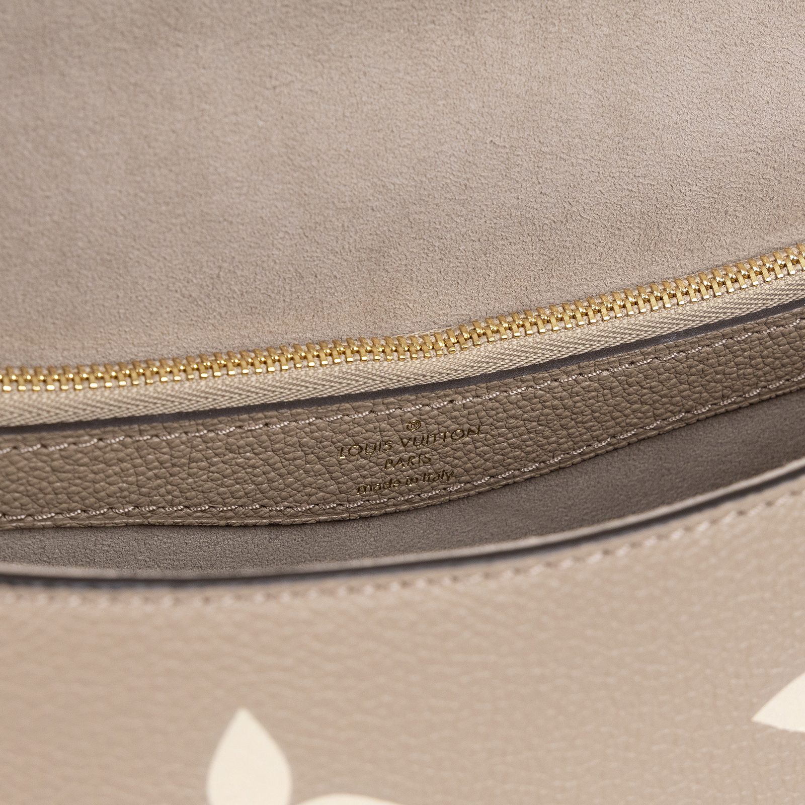 路易威登 LOUIS VUITTON Diane 腋下包法棍 單肩背包 斑鳩灰 奶油色 M46583 晶片款  原廠盒子/防塵袋/購買證明/背帶2