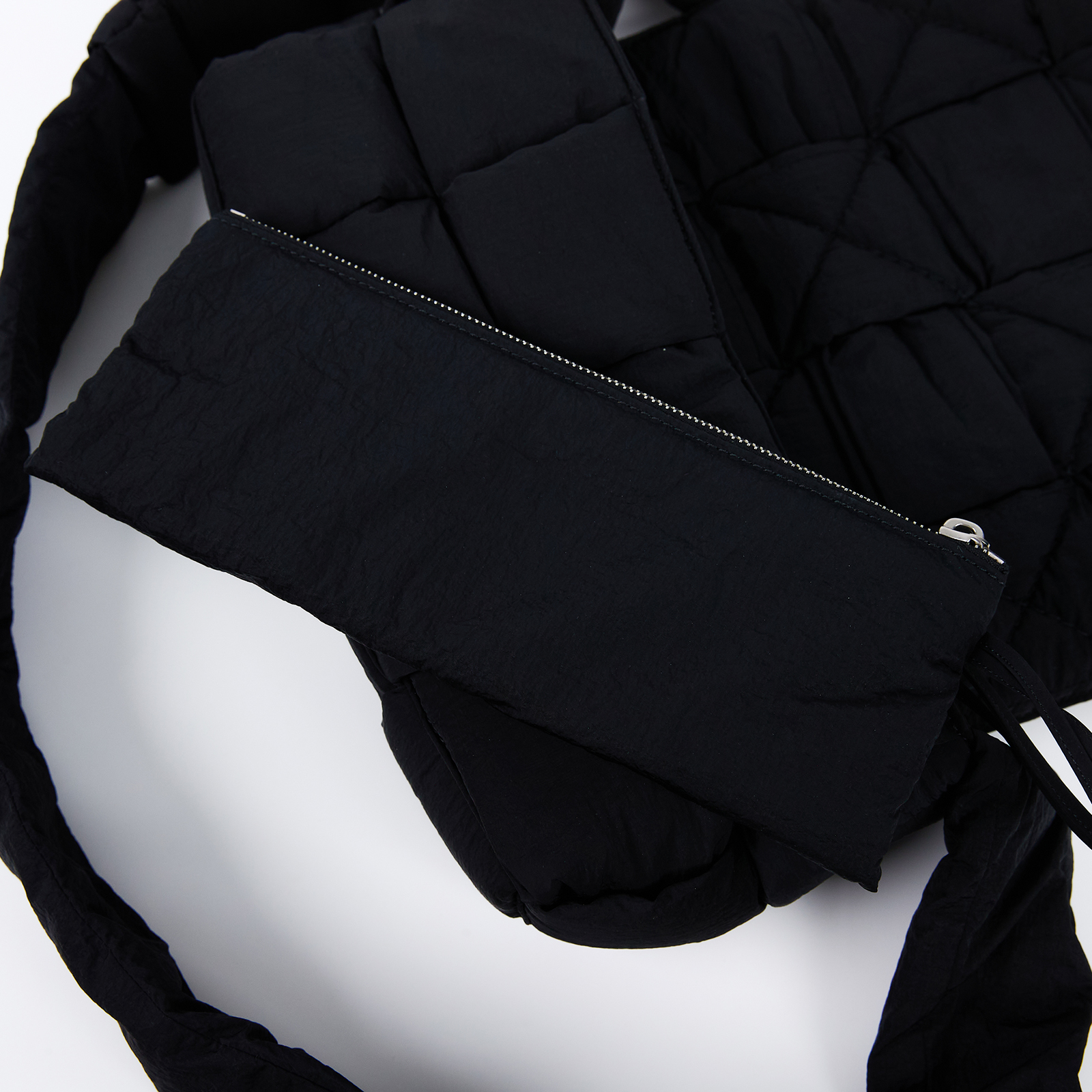 寶緹嘉 BOTTEGA VENETA Padded Tech Cassette 編織 尼龍包 705579V2B01 黑尼龍CASSETTE 4X2 防塵袋