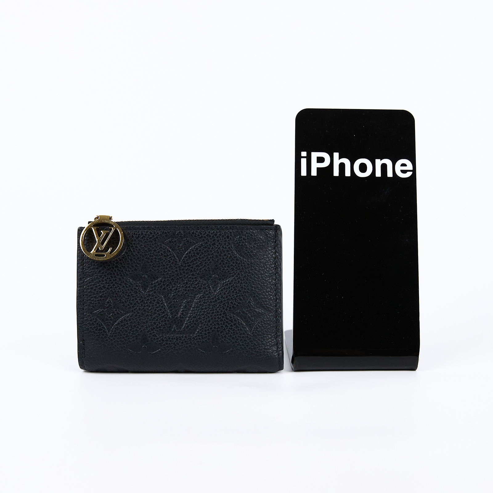 路易威登 LOUIS VUITTON Lisa 錢包 零錢夾 黑色 M83365 晶片款 黑壓紋金釦Lisa對折短夾 原廠盒子/防塵袋