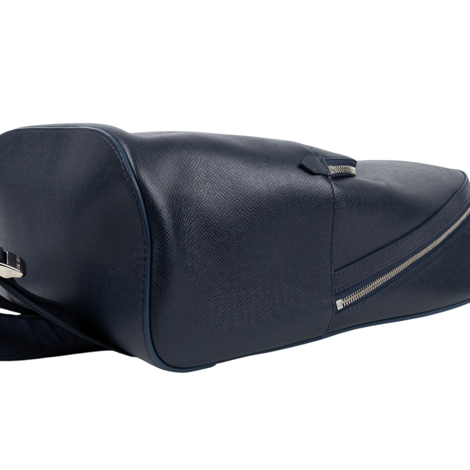 路易威登 LOUIS VUITTON Taiga Anton 後背包 M30149 深藍Anton Taiga 後背包 防塵袋