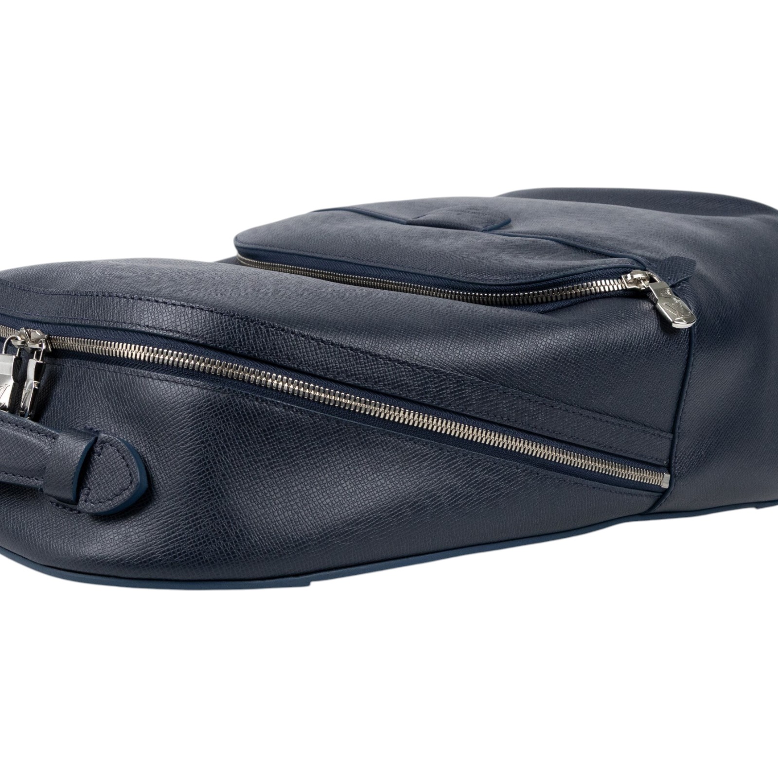 路易威登 LOUIS VUITTON Taiga Anton 後背包 M30149 深藍Anton Taiga 後背包 防塵袋