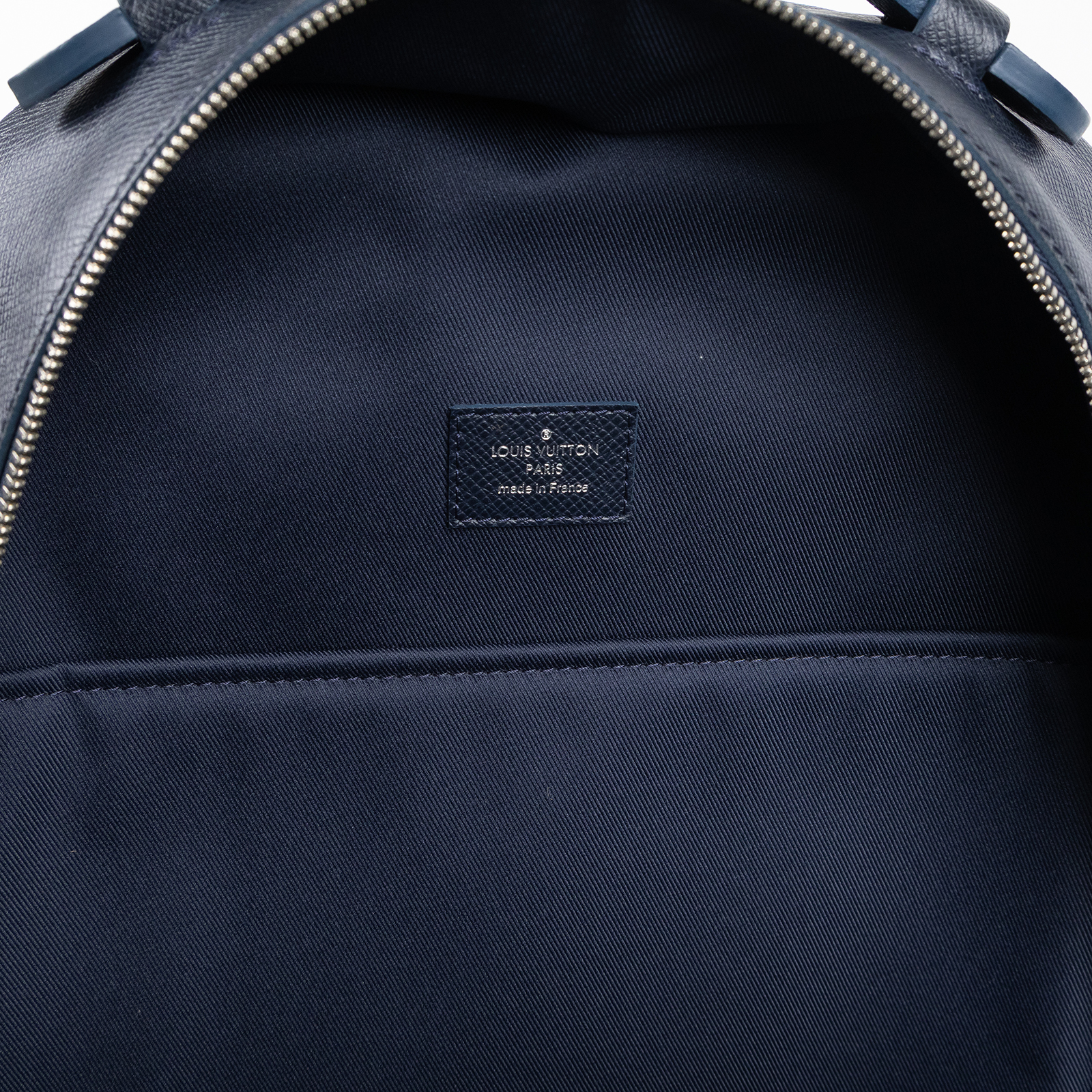 路易威登 LOUIS VUITTON Taiga Anton 後背包 M30149 深藍Anton Taiga 後背包 防塵袋