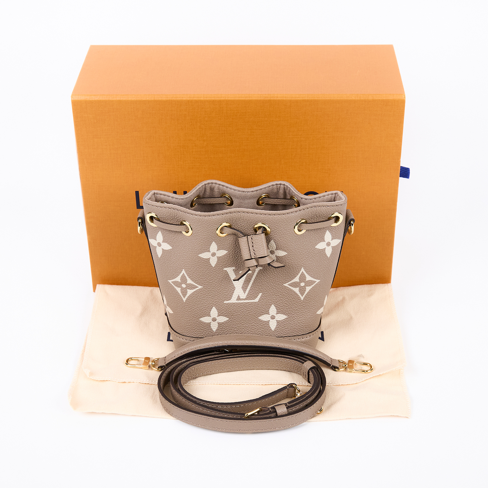 路易威登 LOUIS VUITTON Nano Noé 束口水桶包 Tourterelle 灰色 Cream色 M46291 晶片款  原廠盒子/防塵袋/背帶2