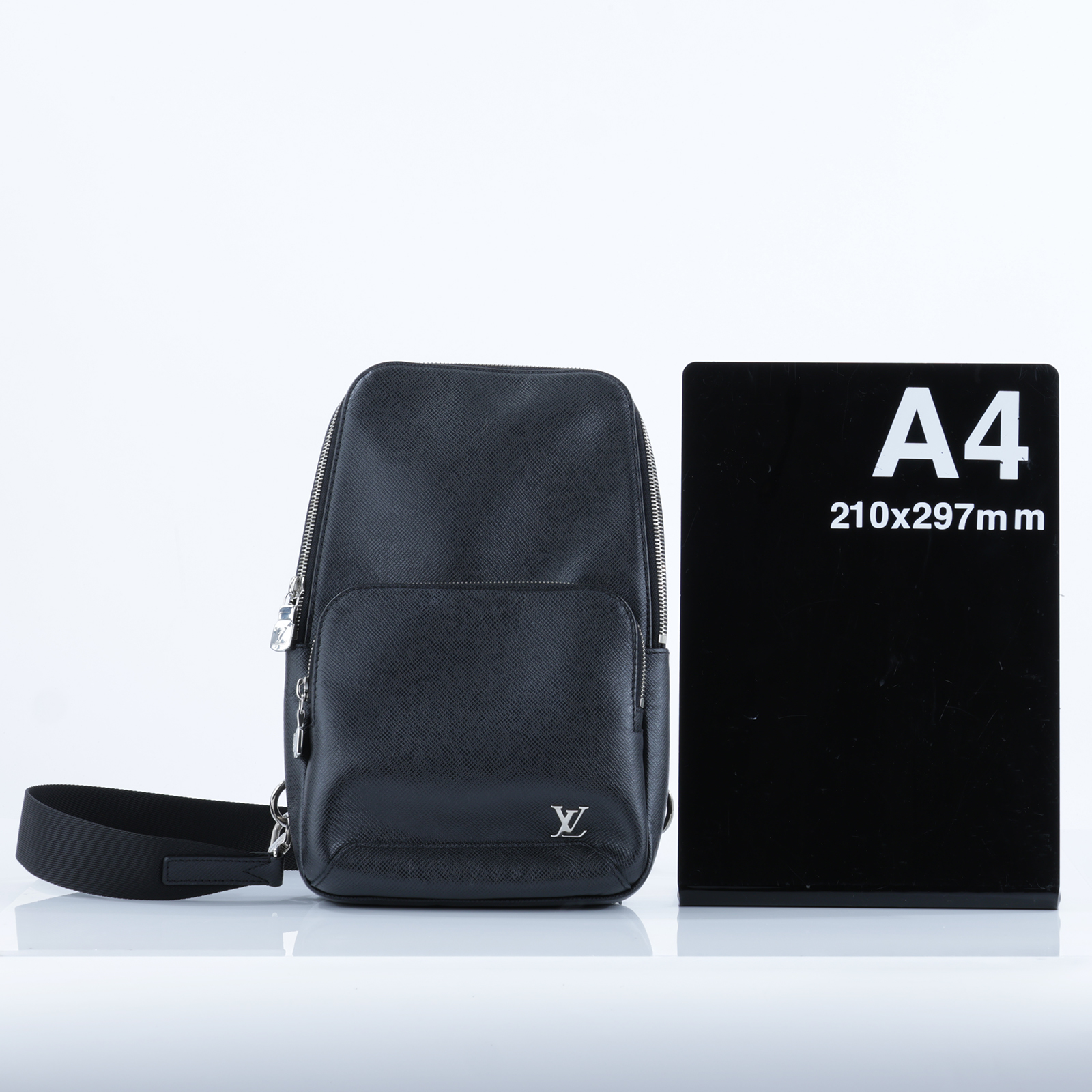 路易威登 LOUIS VUITTON Avenue 單肩包 胸口包 M30443 晶片款 黑AVENUE 斜背袋包 防塵袋