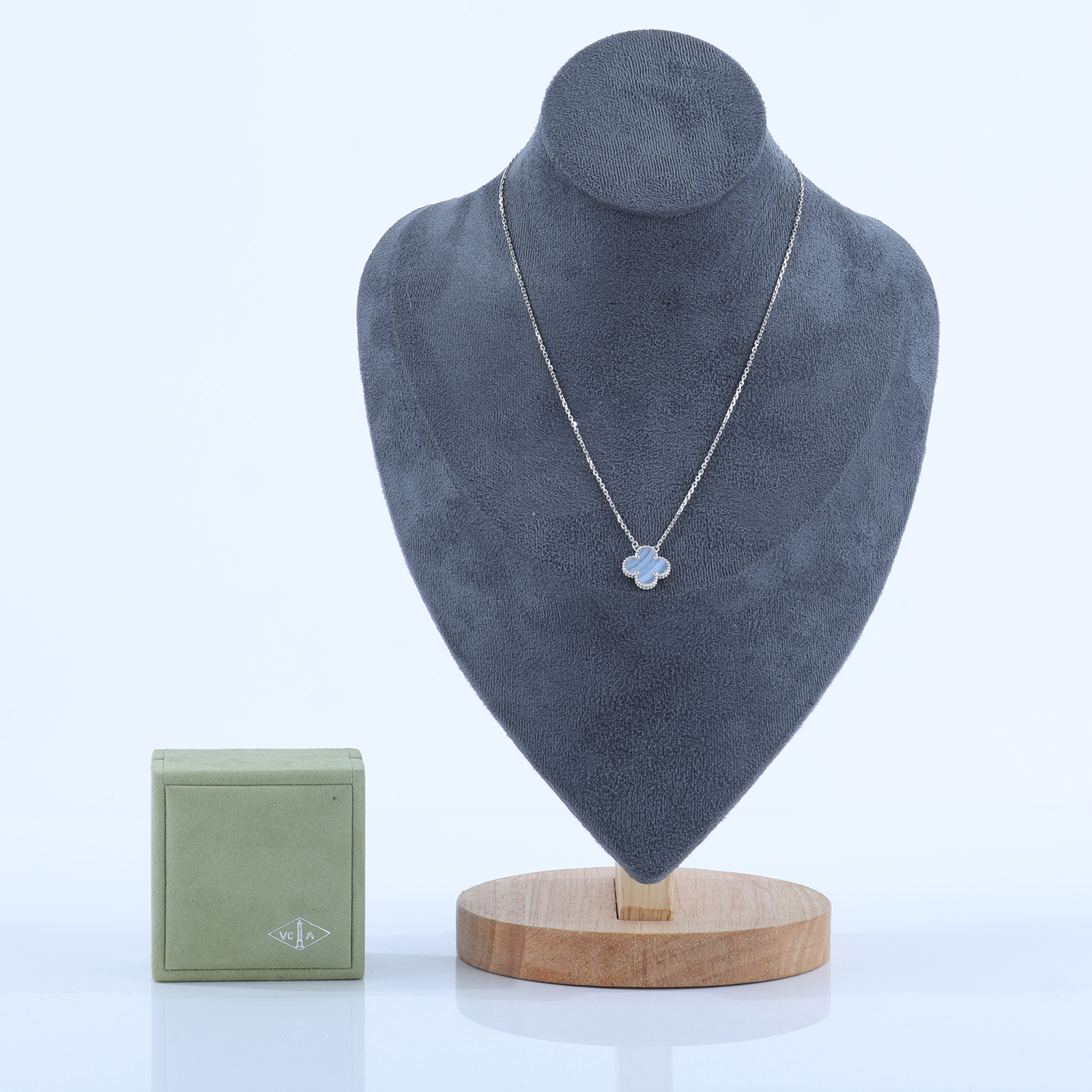梵克雅寶 Van Cleef & Arpels Vintage Alhambra吊墜 18K白金 玉髓 VCARD34900  原廠盒子