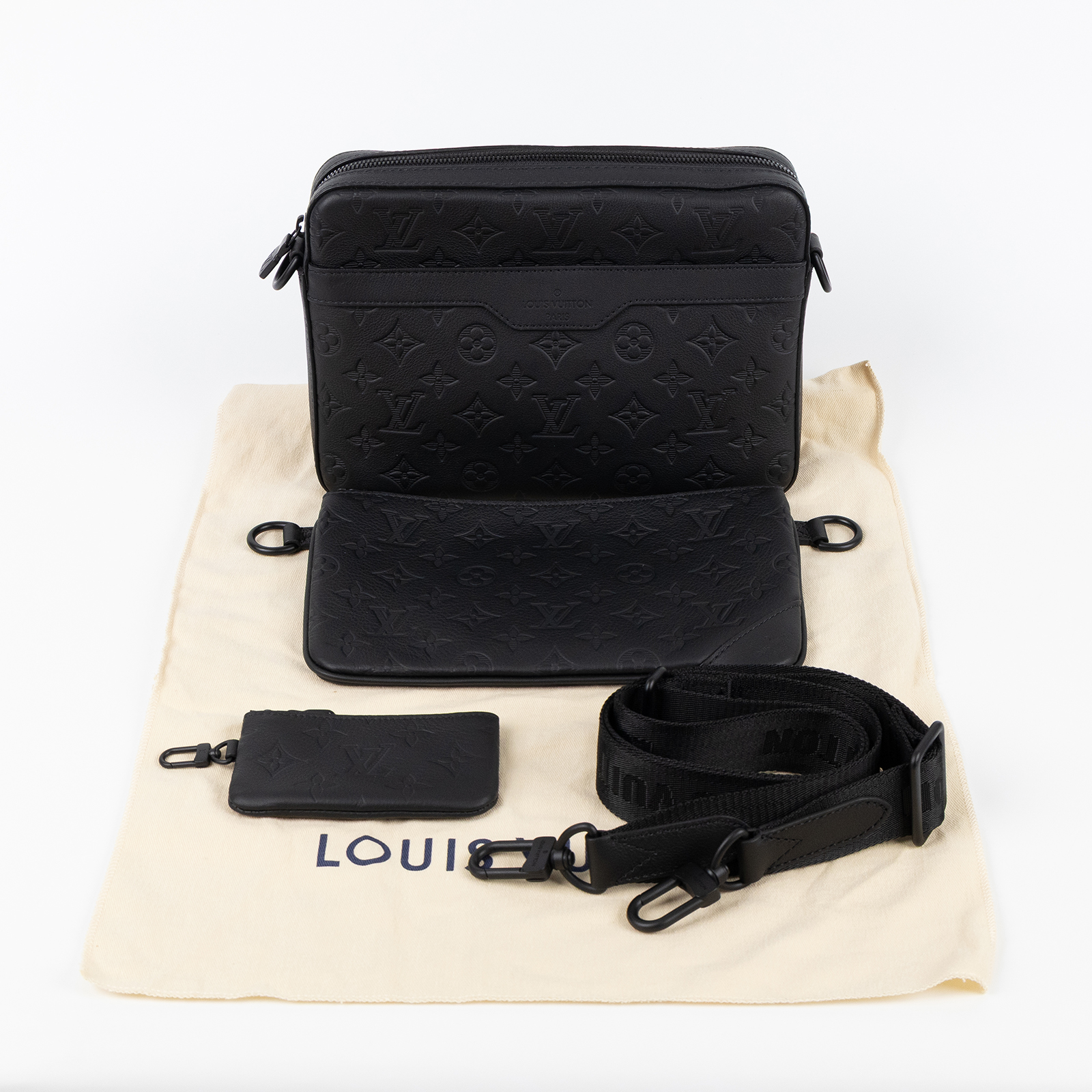 路易威登 LOUIS VUITTON Trio 肩背 郵差包 M46602 晶片款 黑原花壓紋牛皮TRIO三合一 防塵袋/子包2/背帶