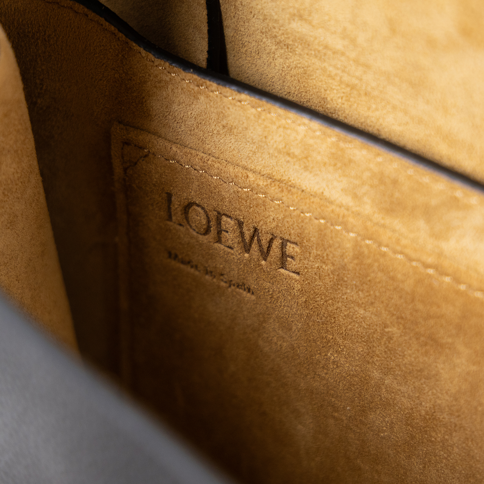 羅意威 LOEWE Small Gate bag 小型 小牛皮 肩背包 321.12.T20 黑拚棕GATE SMALL 防塵袋