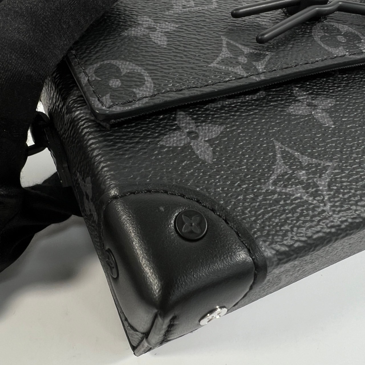 路易威登 LOUIS VUITTON Steamer 隨身錢包 肩背 Eclipse塗層帆布 黑色 M81783 晶片款 黑原花Steamer 原廠盒子/防塵袋