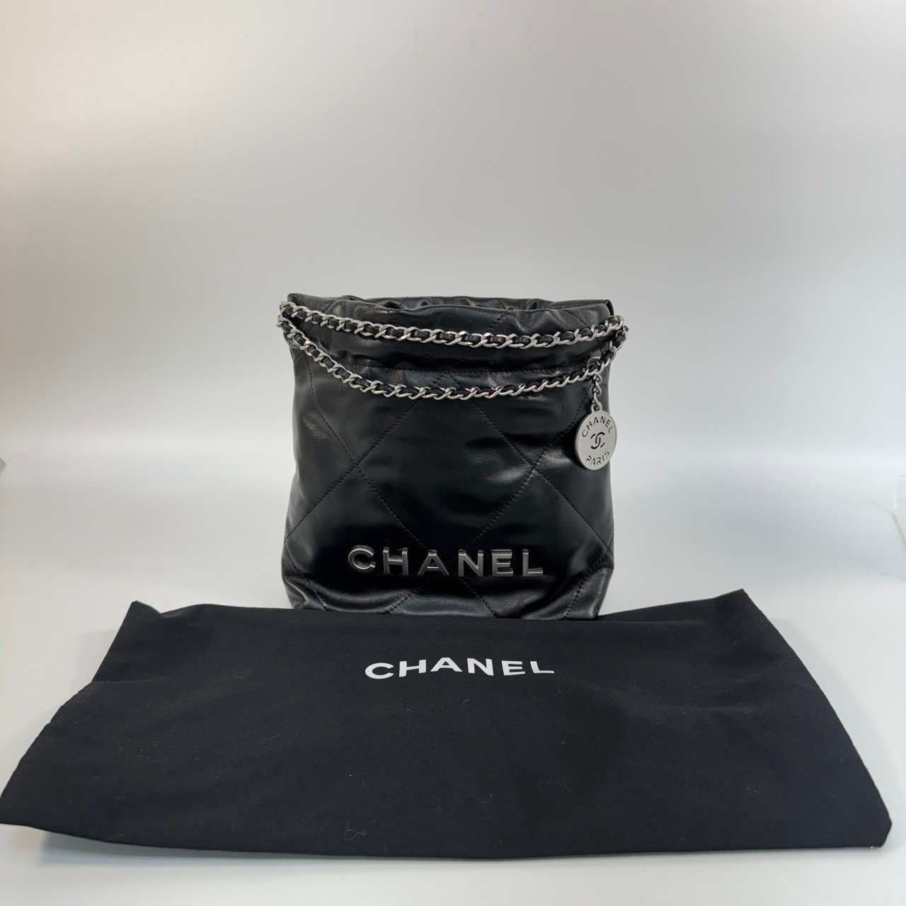 香奈兒 CHANEL 22 迷你 束口包  晶片款 黑銀mini 22bag 防塵袋