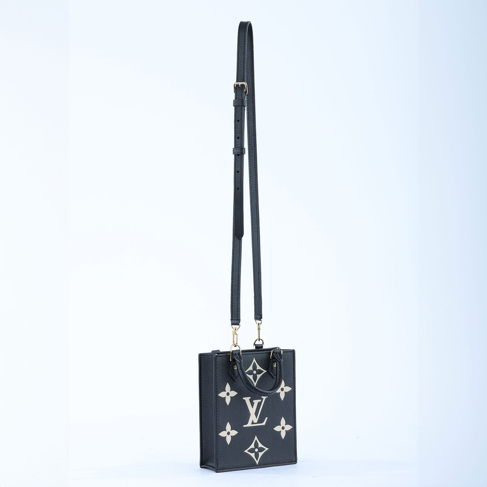 路易威登 LOUIS VUITTON Petit Sac Plat 斜背琴譜包 黑色 米色 M81416 晶片款  原廠盒子/防塵袋/背帶