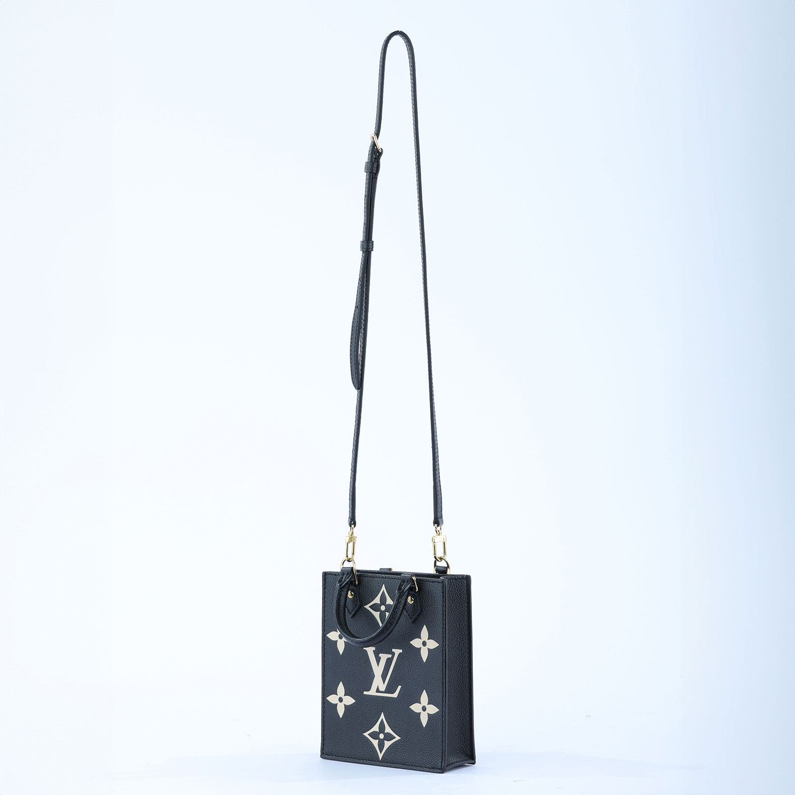 路易威登 LOUIS VUITTON Petit Sac Plat 斜背琴譜包 黑色 米色 M81416 晶片款  原廠盒子/防塵袋/背帶