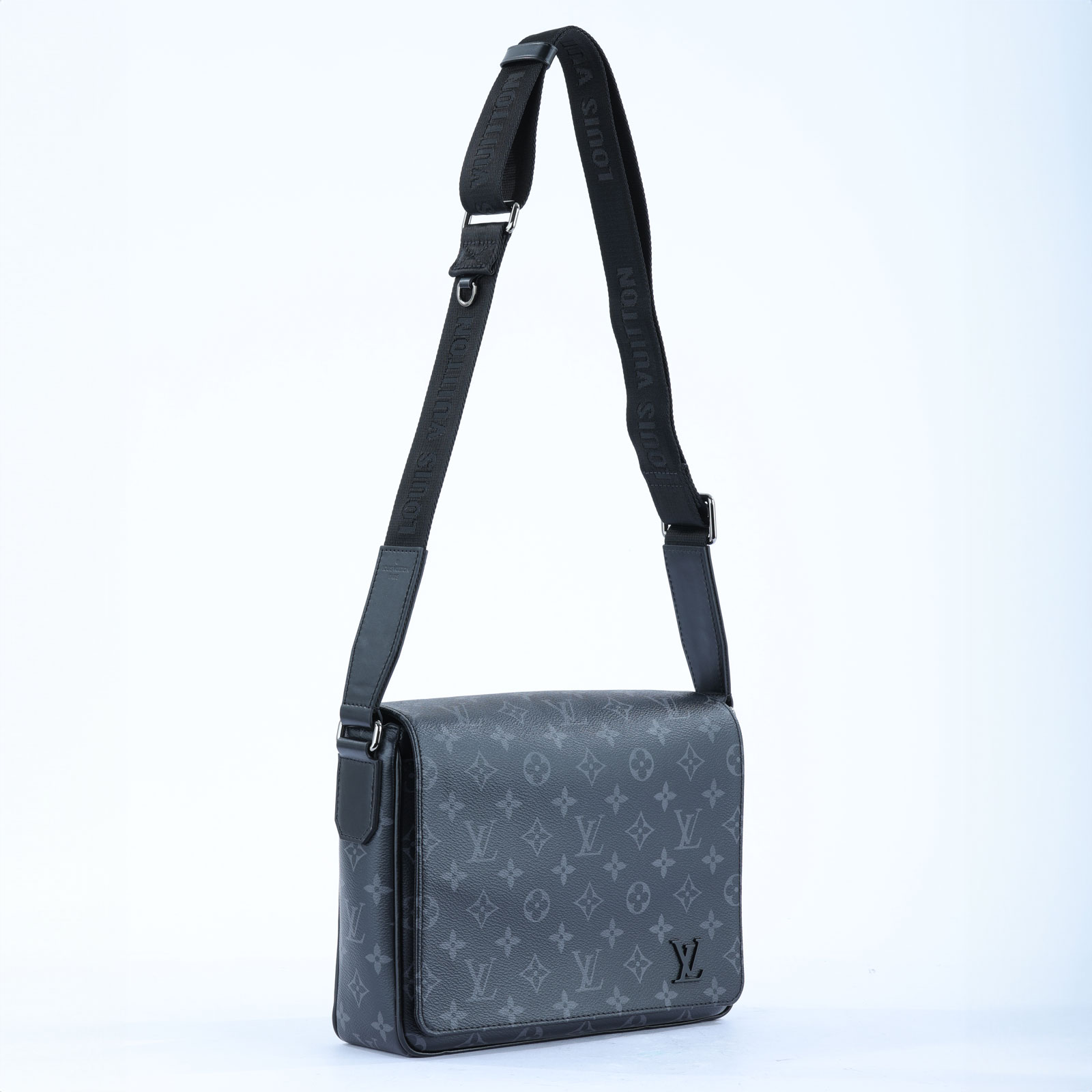路易威登 LOUIS VUITTON District PM 肩背包 Eclipse帆布 黑色 M46255 晶片款  原廠盒子/防塵袋