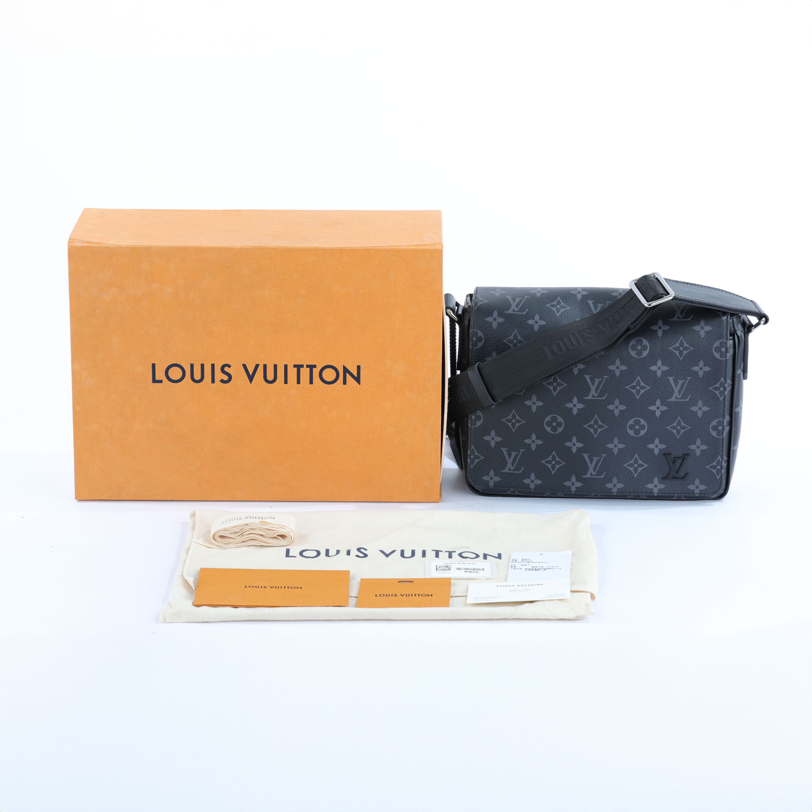 路易威登 LOUIS VUITTON District PM 肩背包 Eclipse帆布 黑色 M46255 晶片款  原廠盒子/防塵袋