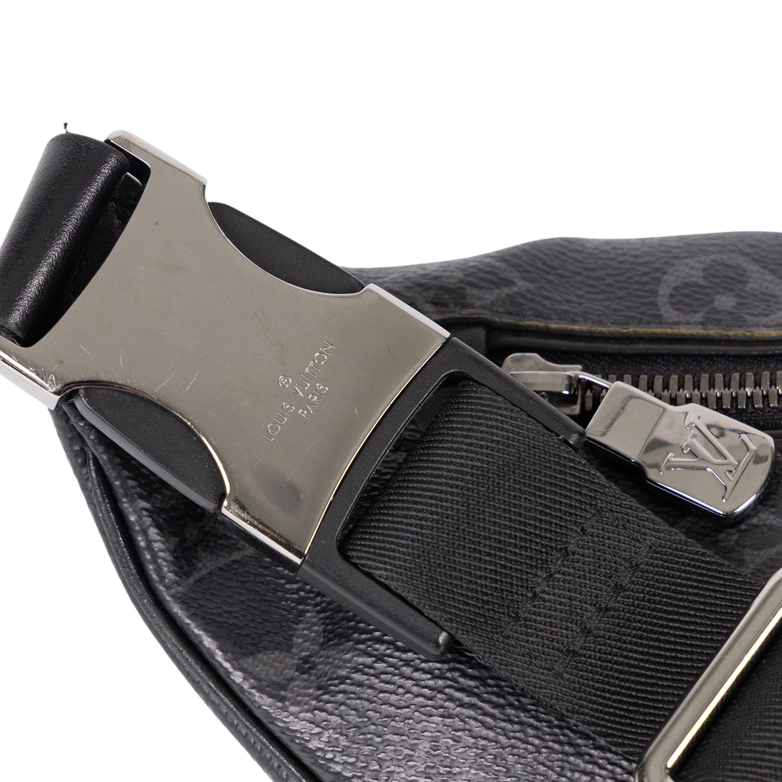 路易威登 LOUIS VUITTON Discovery PM 腰包 Monogram Eclipse 黑色 M46035 晶片款  原廠盒子/防塵袋/購買證明