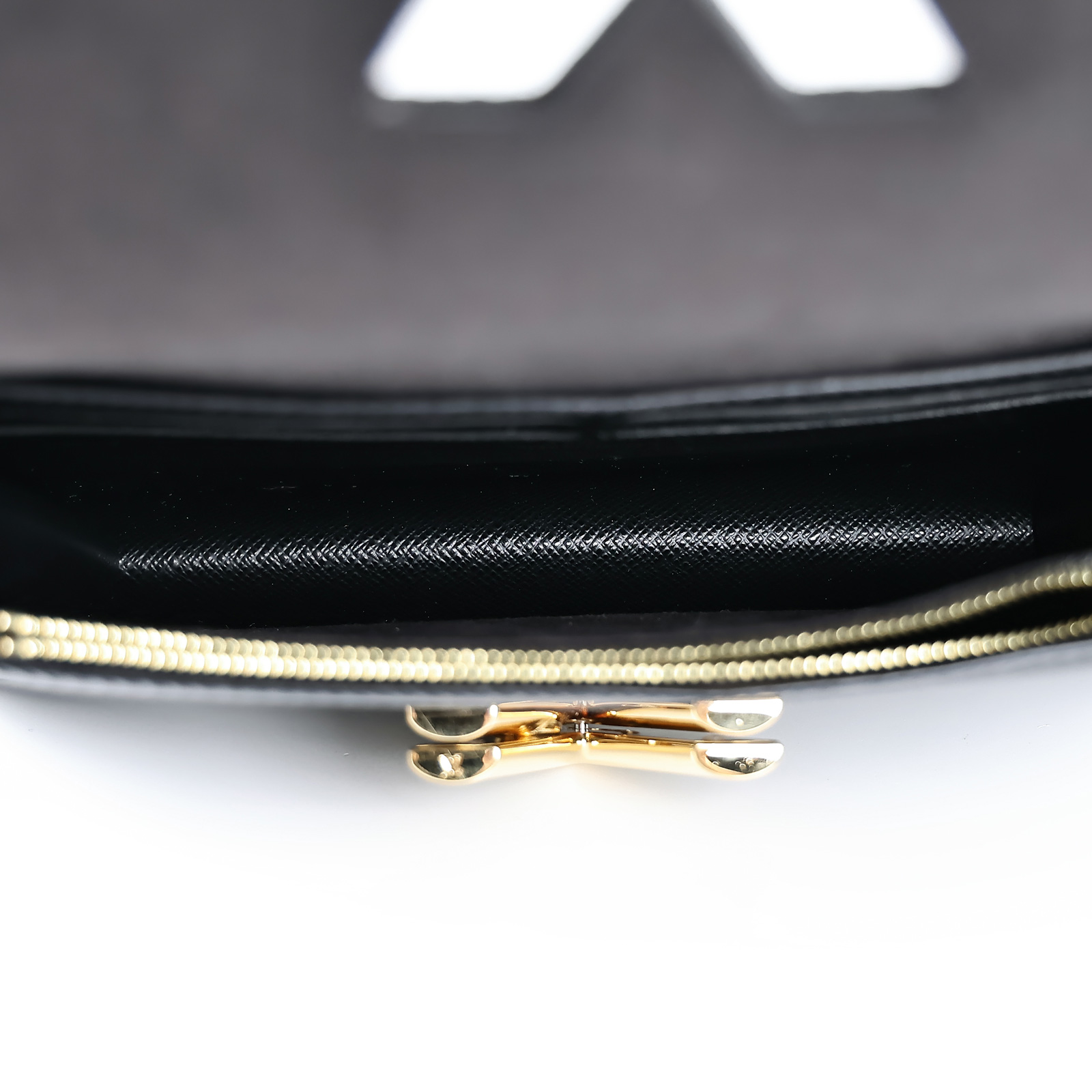 路易威登 LOUIS VUITTON LV Twist 黑金扣 鏈帶包 黑色 M68750 晶片款 黑EPI WOC 防塵袋