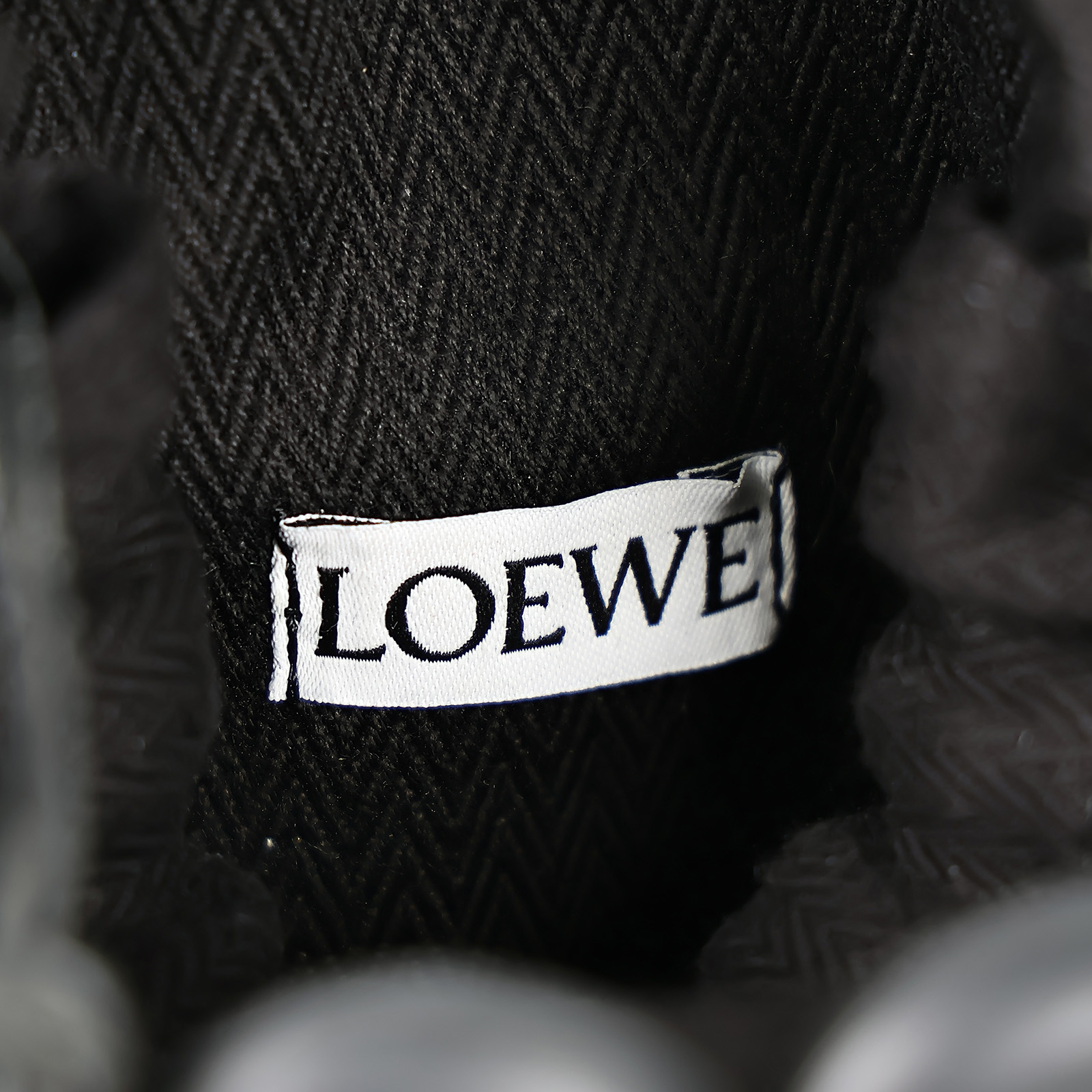 羅意威 LOEWE Anagram 束口 單肩包 C630G26X01 黑橡膠ANITGONA CUT OUT小水桶 無附屬品