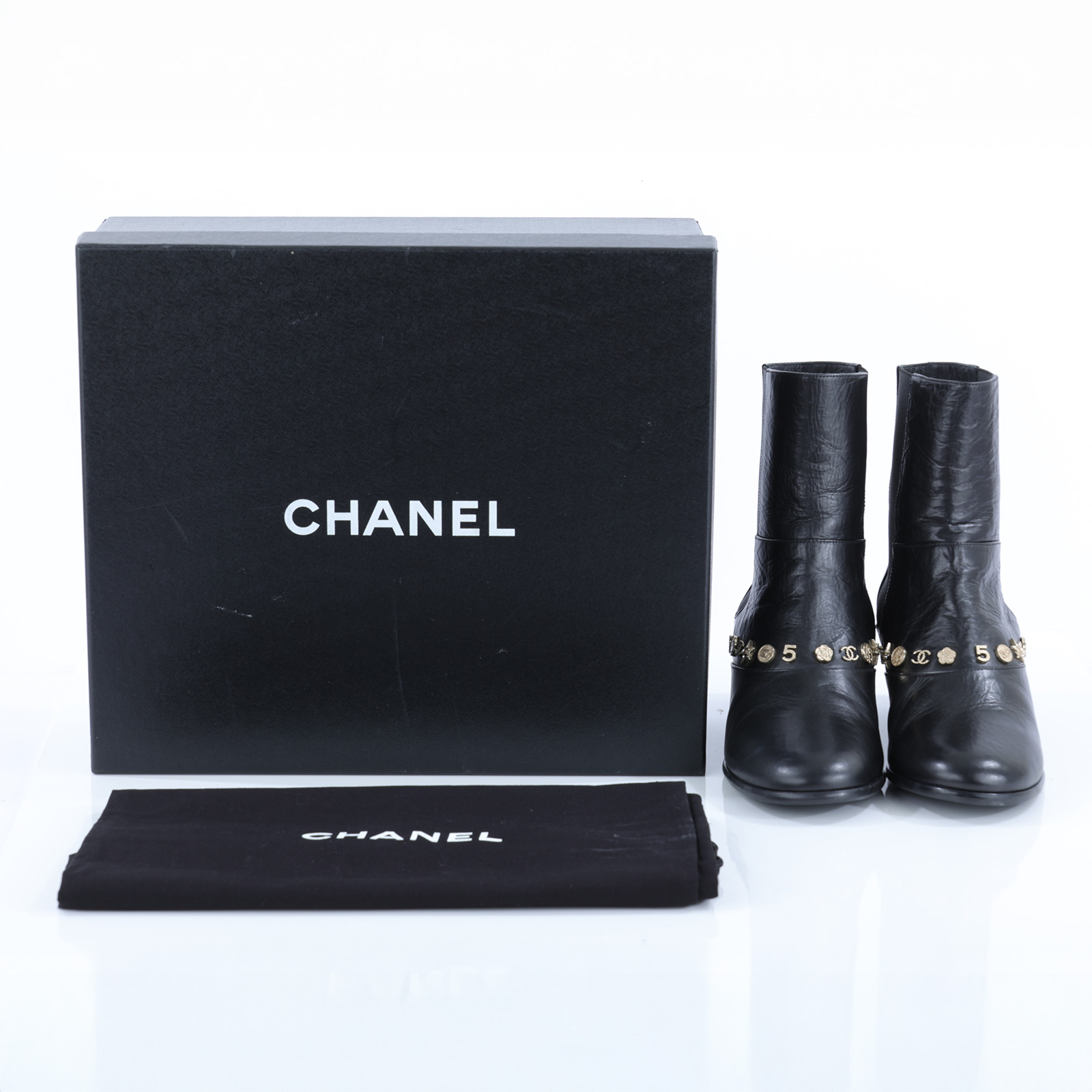 香奈兒 CHANEL Lucky Charms 皮革短靴  黑色勳章靴子 原廠盒子/防塵袋