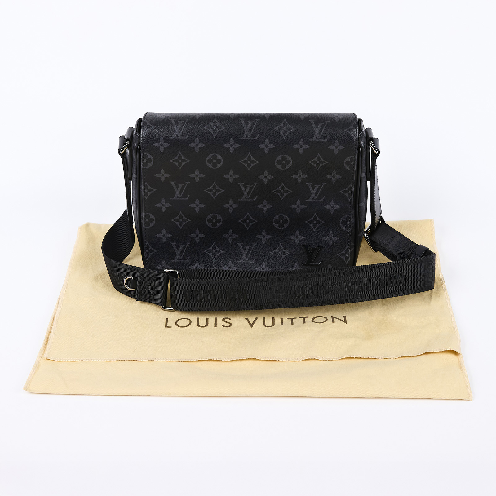路易威登 LOUIS VUITTON District PM 肩背包 Eclipse帆布 黑色 M46255 晶片款 黑原花DISTRICT PM 防塵袋