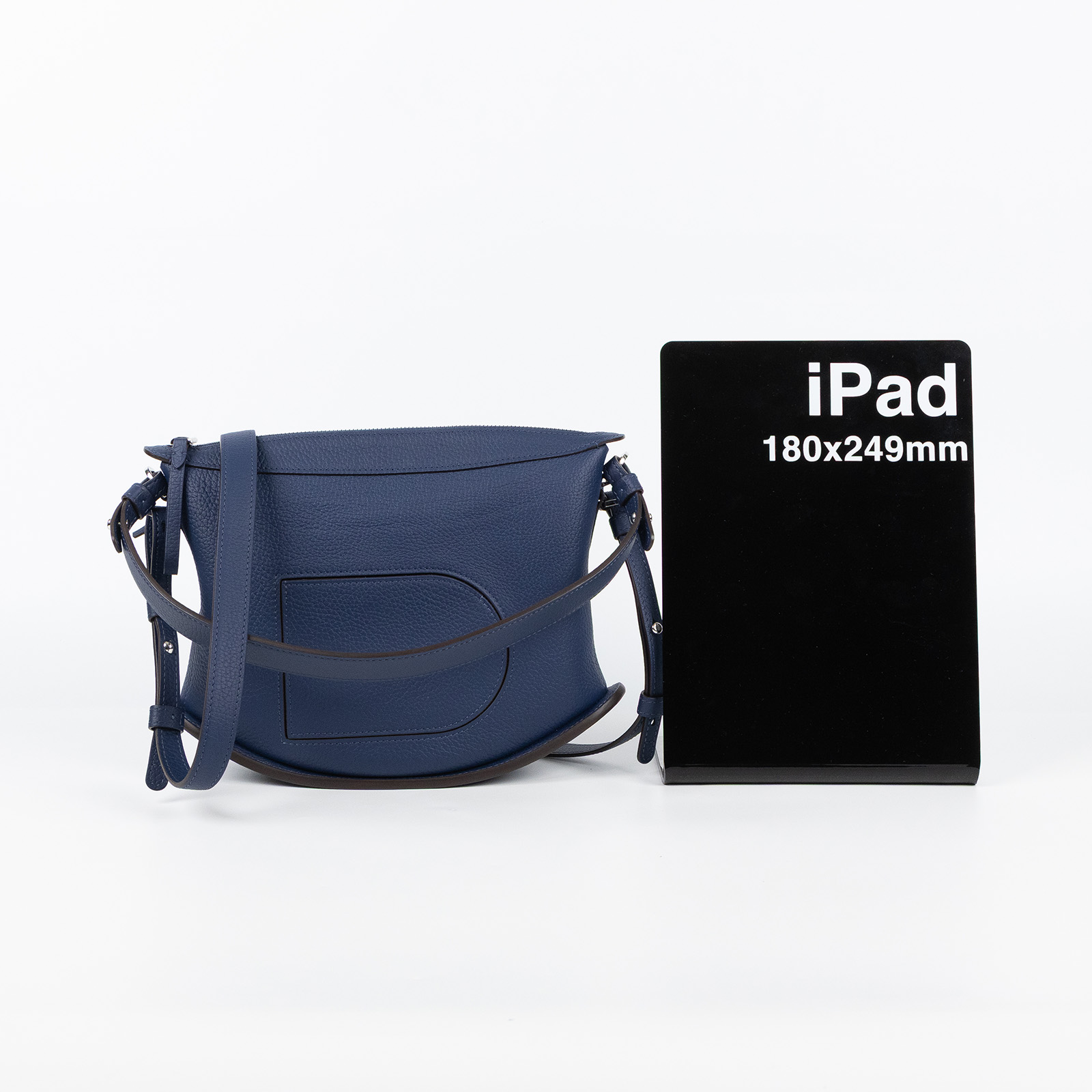 德爾沃 DELVAUX  Pin Swing PM 斜背包 AA0601AQY022NPA 深藍PIN SWING 原廠盒子/防塵袋