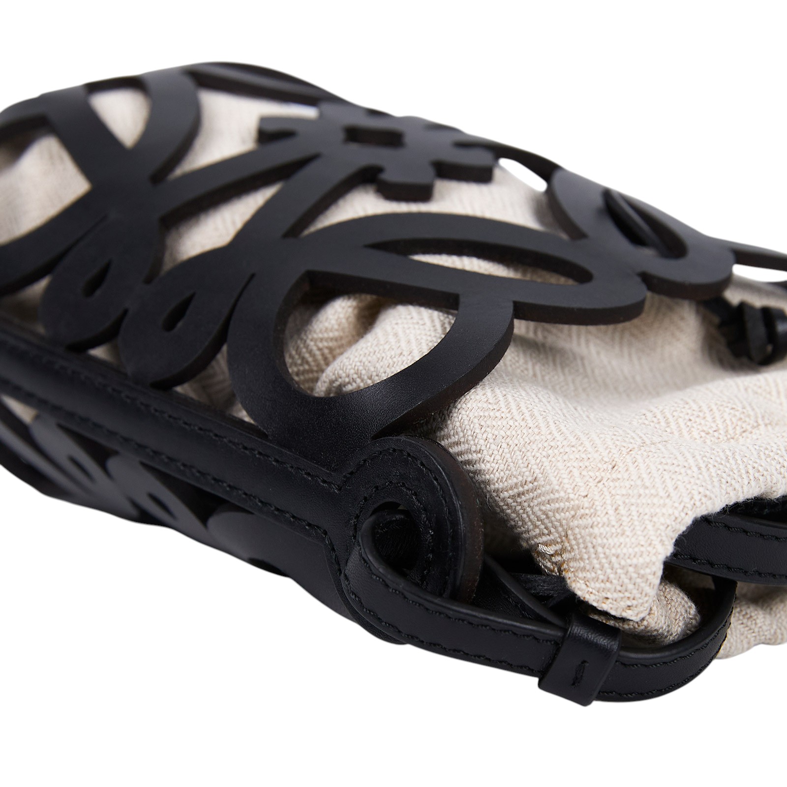 羅意威 LOEWE Anagram Cutout Pocket 水桶包 C922Y62X07 黑Anagram Cutout Pocket 肩背包 防塵袋