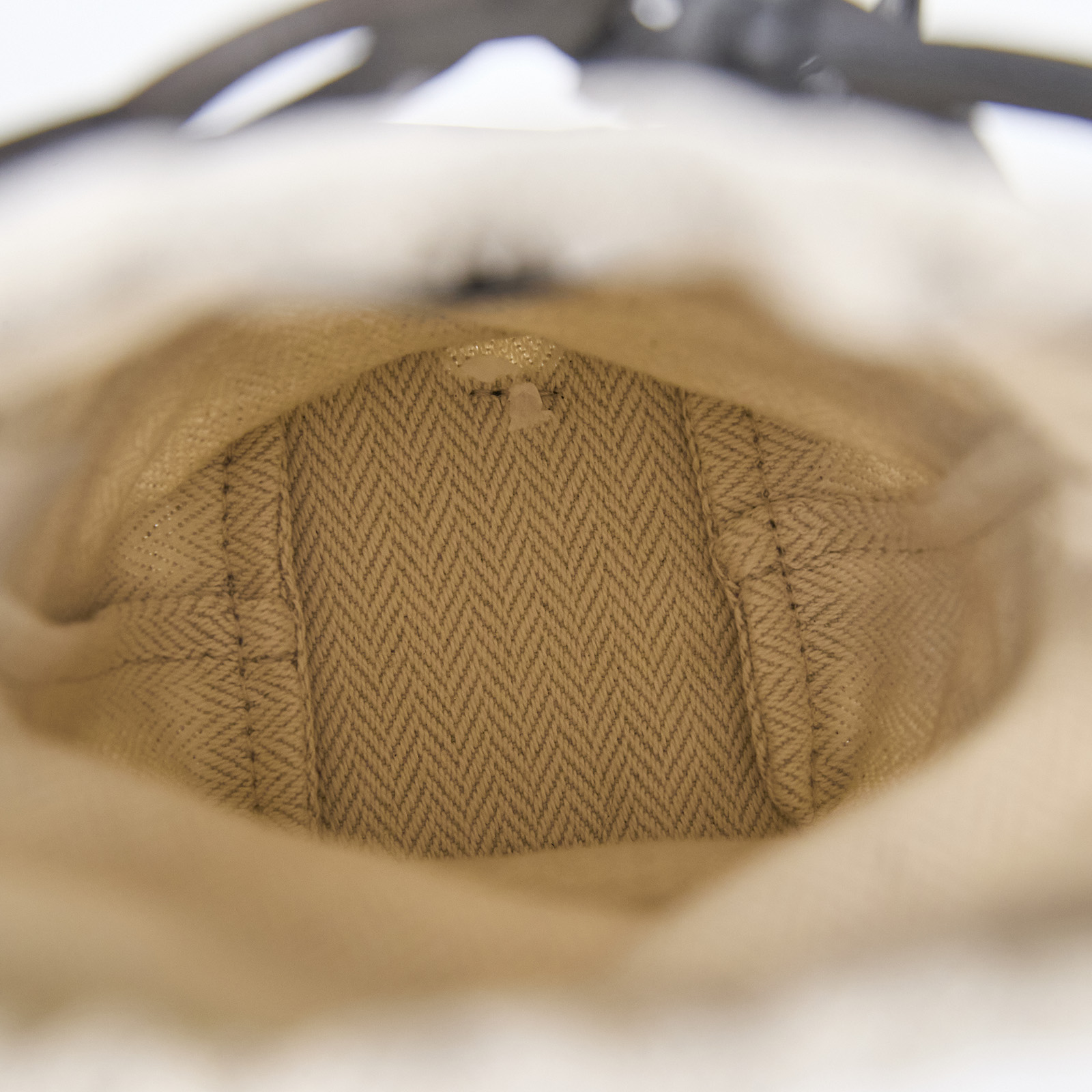 羅意威 LOEWE Anagram Cutout Pocket 水桶包 C922Y62X07 黑Anagram Cutout Pocket 肩背包 防塵袋