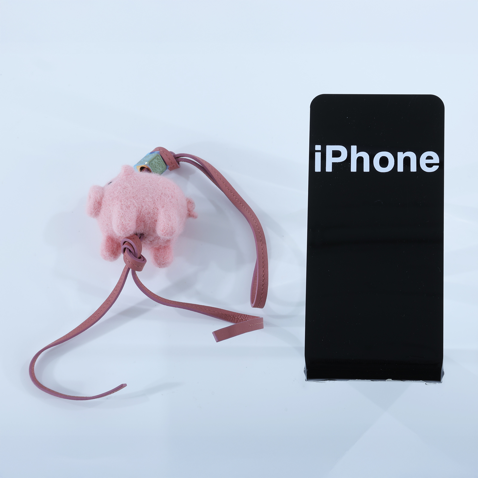 羅意威 LOEWE 豬仔造型吊飾 C621232XBD 粉豬毛氈吊飾 防塵袋