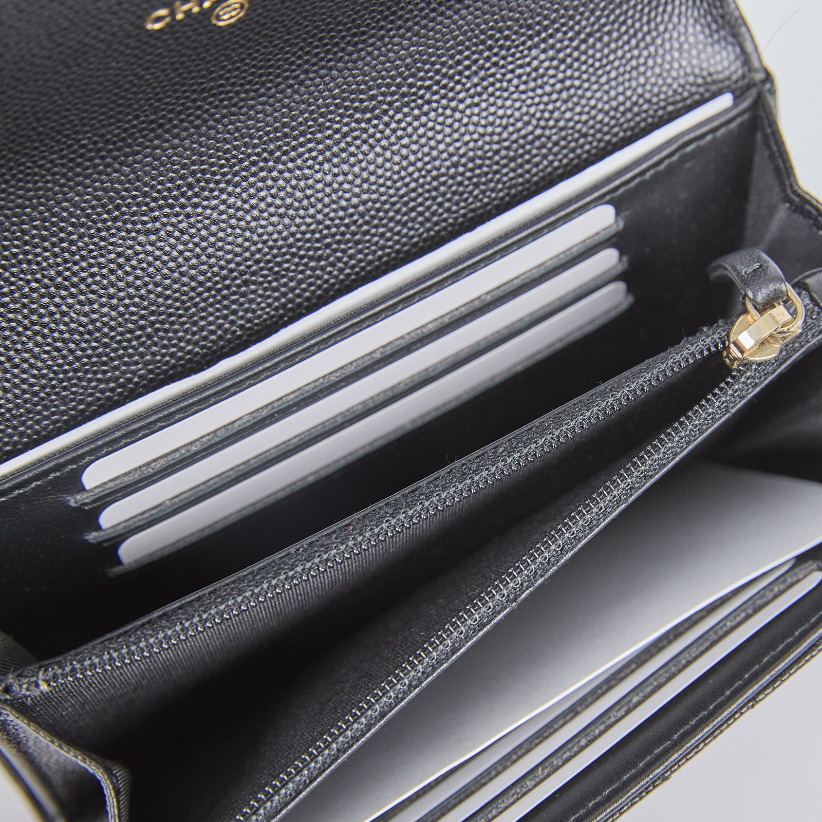 香奈兒 CHANEL BOY 五卡 中夾 小羊皮 錢包 A84302 24開淡金黑荔枝BOY中夾 原廠盒子/防塵袋/保證卡