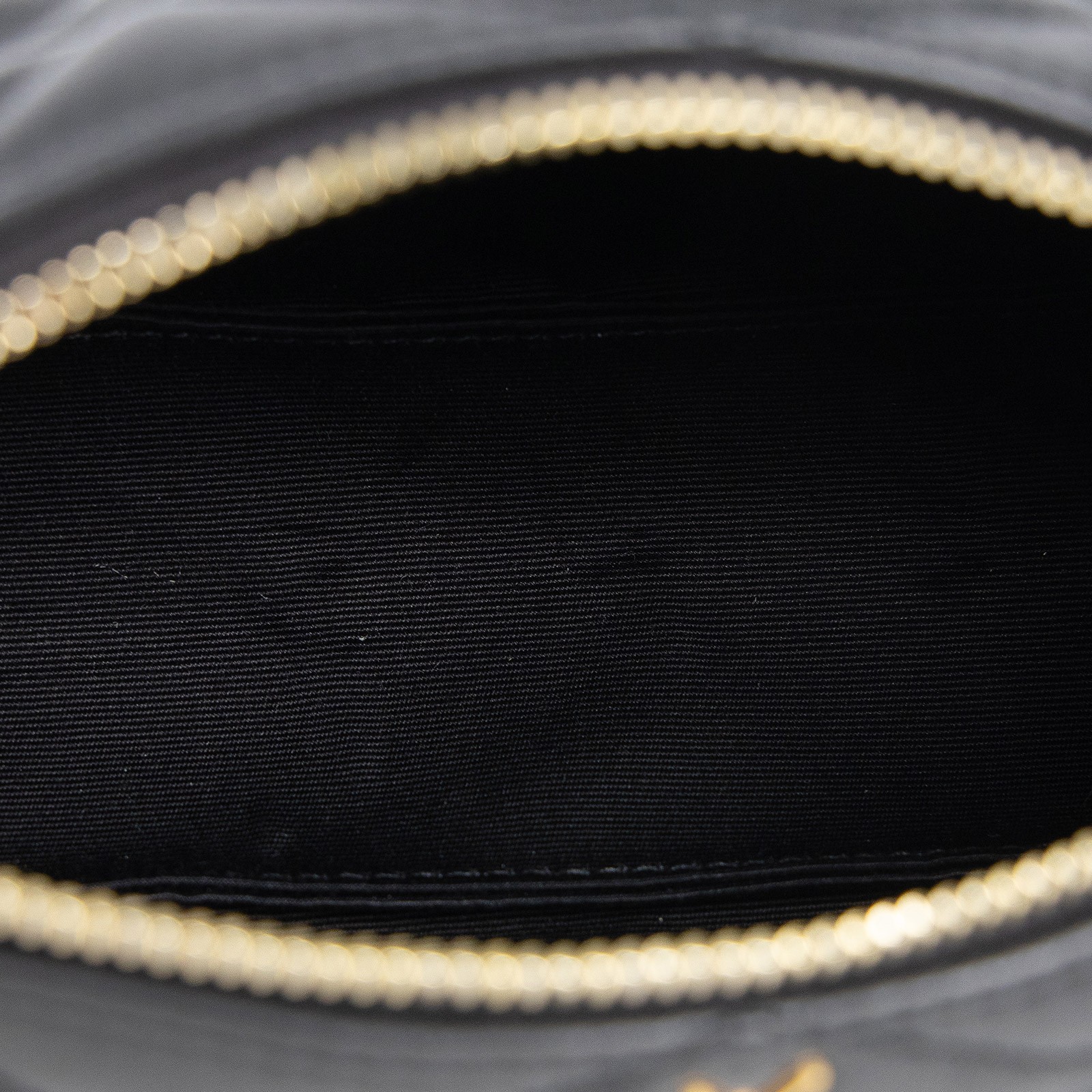 聖羅蘭 YSL SAINT LAURENT Sade 小型 絎縫 筒形 肩背包 699703AAAJU 黑羊水桶包 原廠盒子/防塵袋