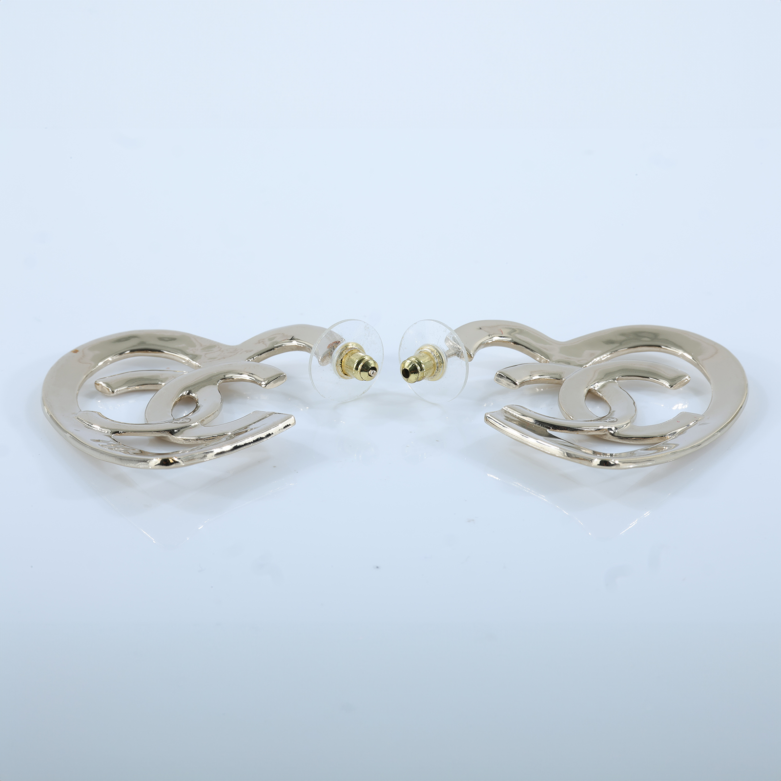 香奈兒 CHANEL CC LOGO 耳環 耳釘 B22/P 金愛心LOGO耳環 原廠盒子/內襯