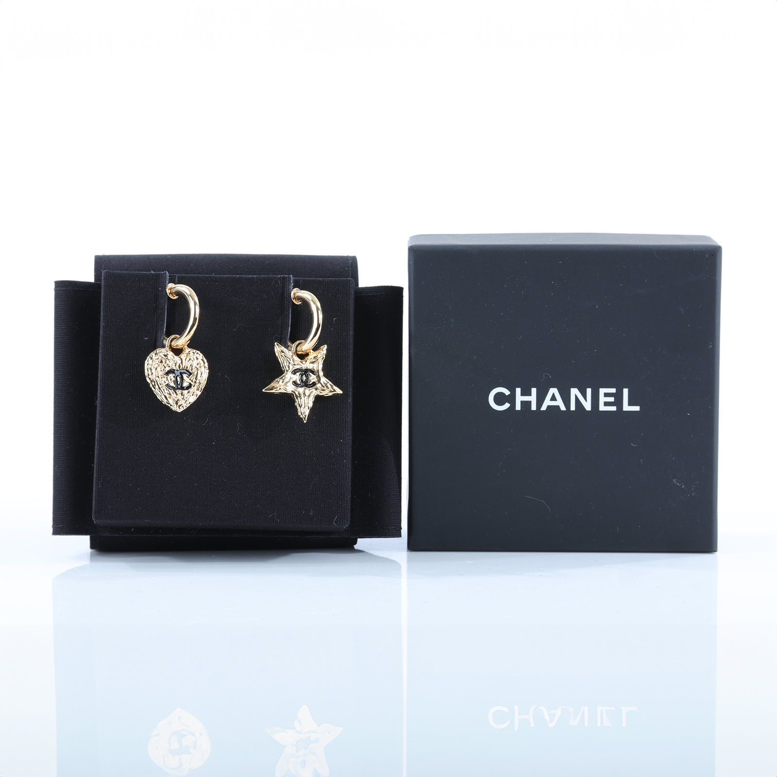 香奈兒 CHANEL CC LOGO 耳環 耳釘 B24//P 金色星星耳環 原廠盒子/內襯