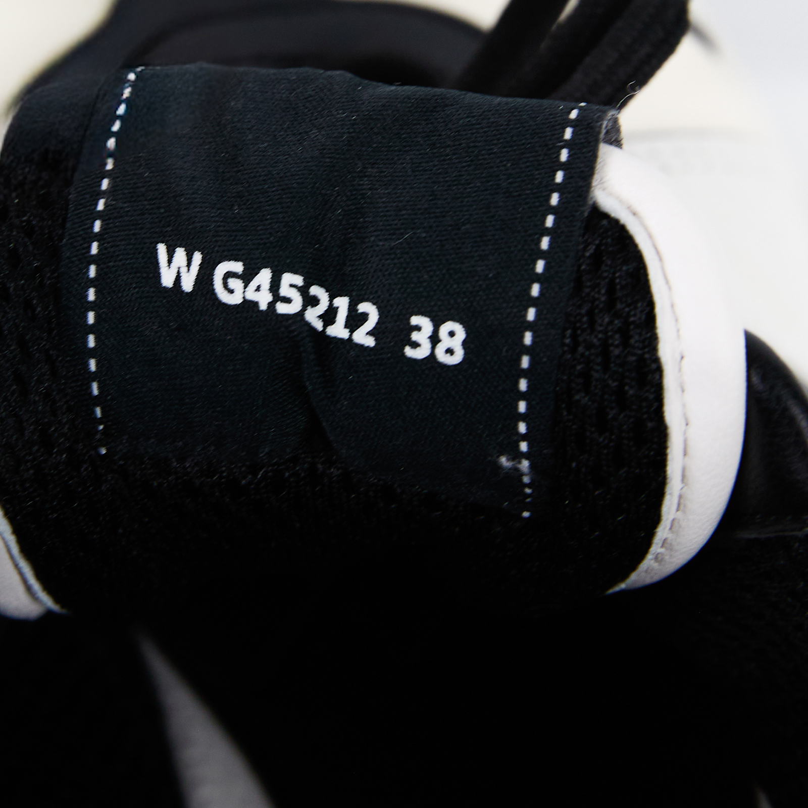 香奈兒 CHANEL CC LOGO 球鞋 運動鞋 G45212_38 象牙色/黑色皮革配絨面運動鞋 無附屬品