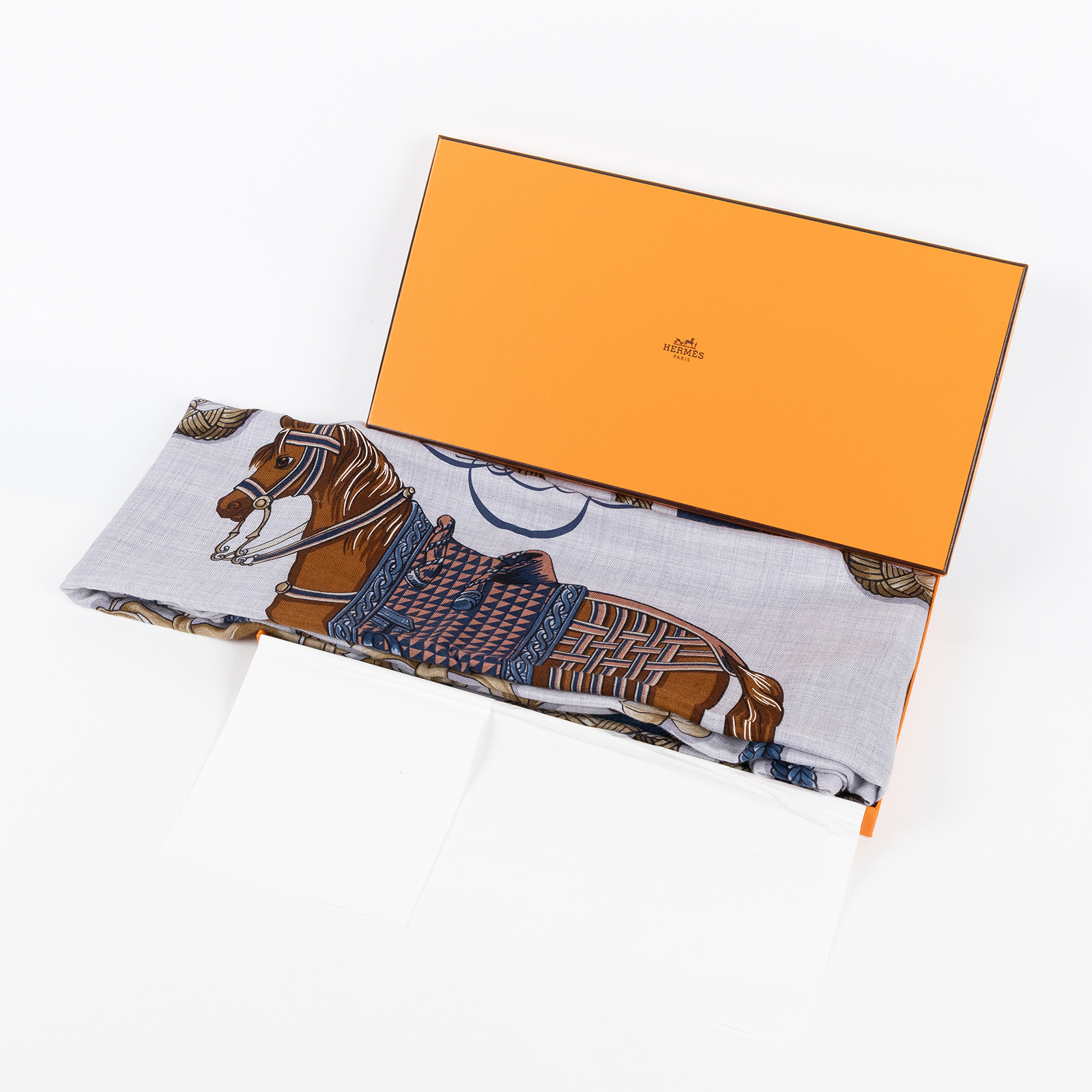 愛馬仕 Hermes Palefroi 140披肩 淺海軍藍 雲紋灰 青銅色 H241423Sv01  藍馬圖喀什米爾圍巾 原廠盒子