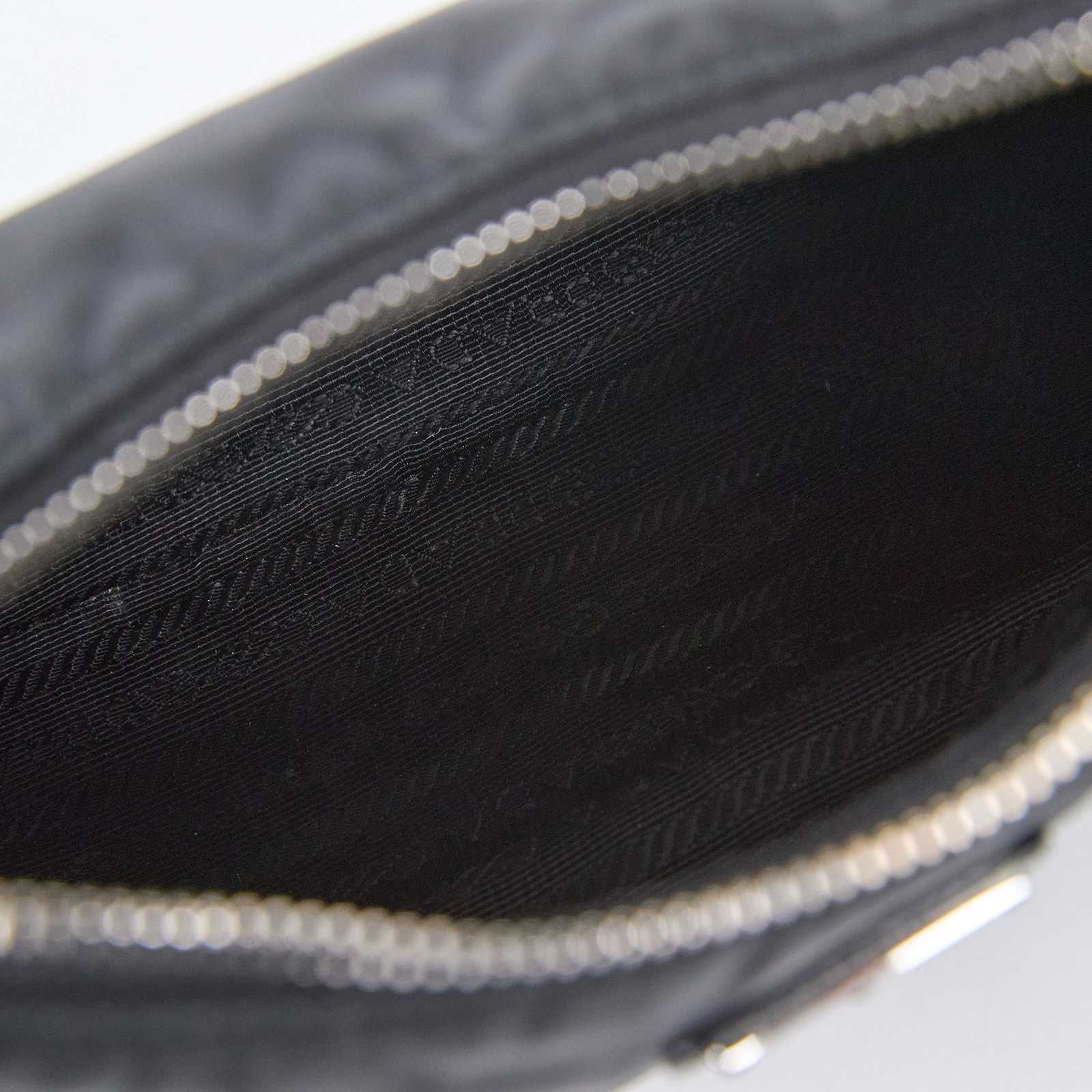 普拉達 PRADA Prada Re-Edition 環保尼龍 迷你袋 1NE204_R064 黑尼龍HOBO腋下包 防塵袋/保證卡