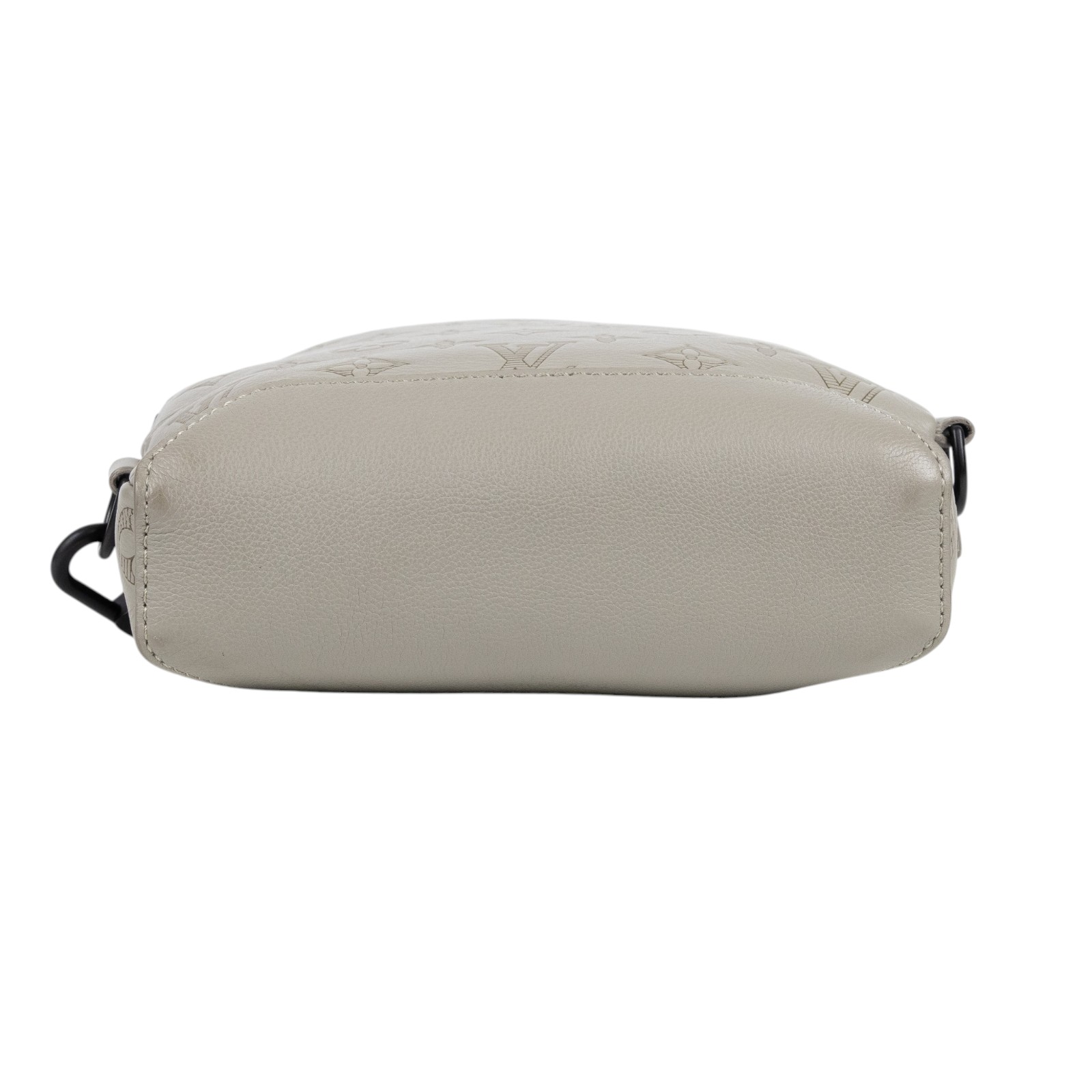 路易威登 LOUIS VUITTON 斜背包 胸口包 M14916 晶片款 米灰色SHADOW壓紋胸包 零錢包/原廠盒子/防塵袋/購買證明