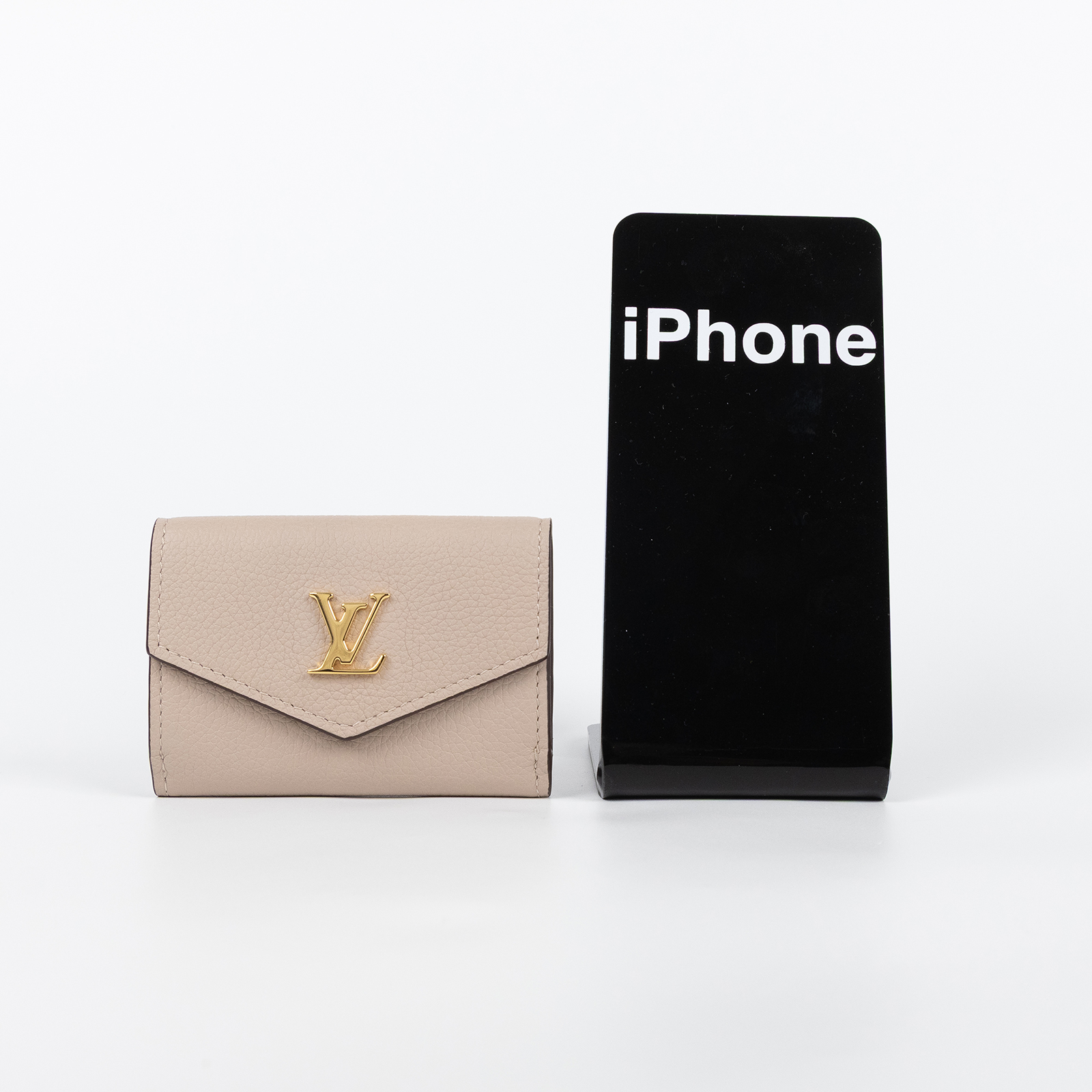 路易威登 LOUIS VUITTON Lockmini 錢包 小牛皮 短夾 灰褐色 M69340 晶片款 灰褐Lockmini 釦式短夾 原廠盒子/防塵袋