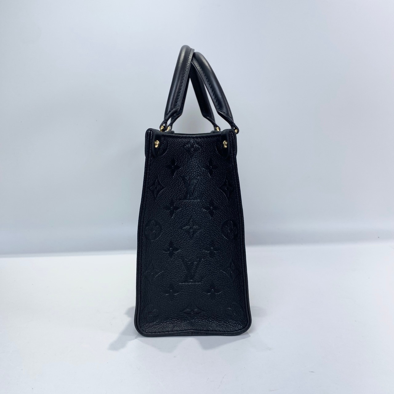 路易威登 LOUIS VUITTON OnTheGo PM 手提 肩背包 奶油色 M45653 晶片款 黑原花壓紋ON THE GO PM 防塵袋