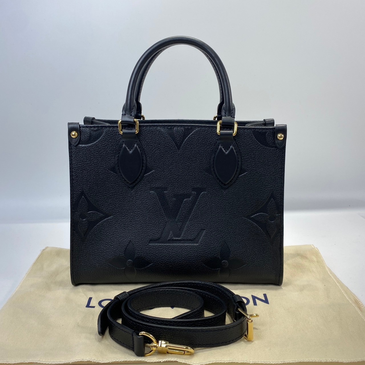 路易威登 LOUIS VUITTON OnTheGo PM 手提 肩背包 奶油色 M45653 晶片款 黑原花壓紋ON THE GO PM 防塵袋