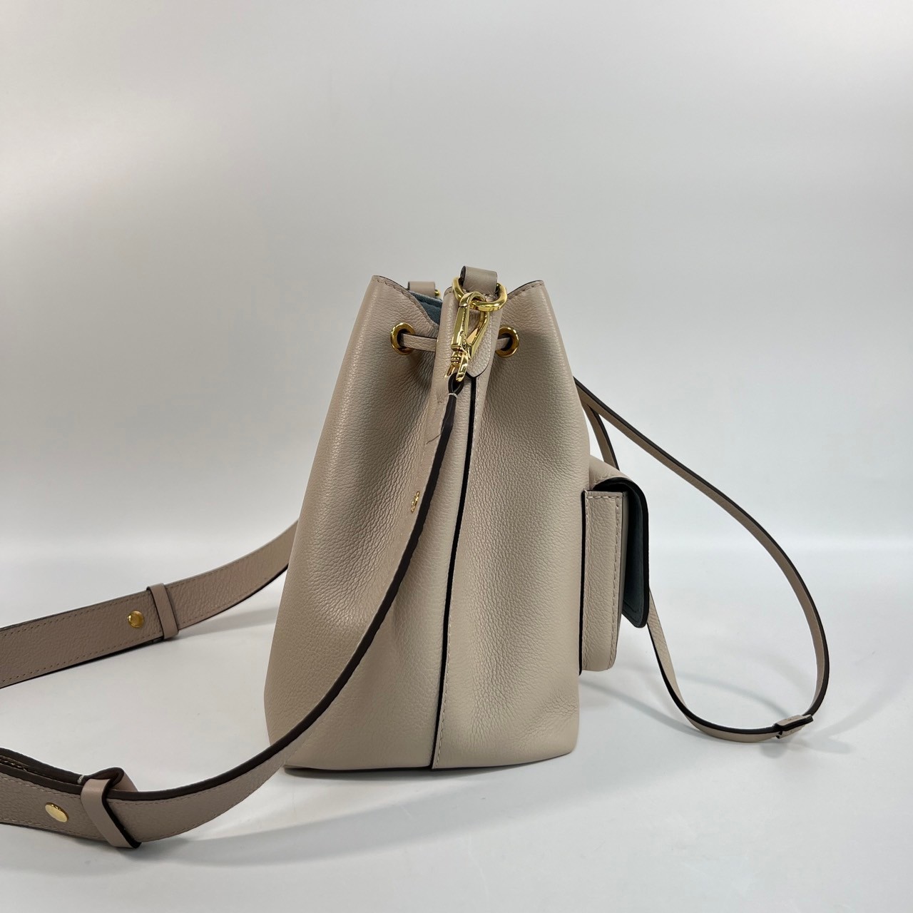 路易威登 LOUIS VUITTON Lockme 水桶包 香檳袋 M57688 晶片款 灰褐色LOCKME水桶包 原廠盒子/防塵袋/購買證明
