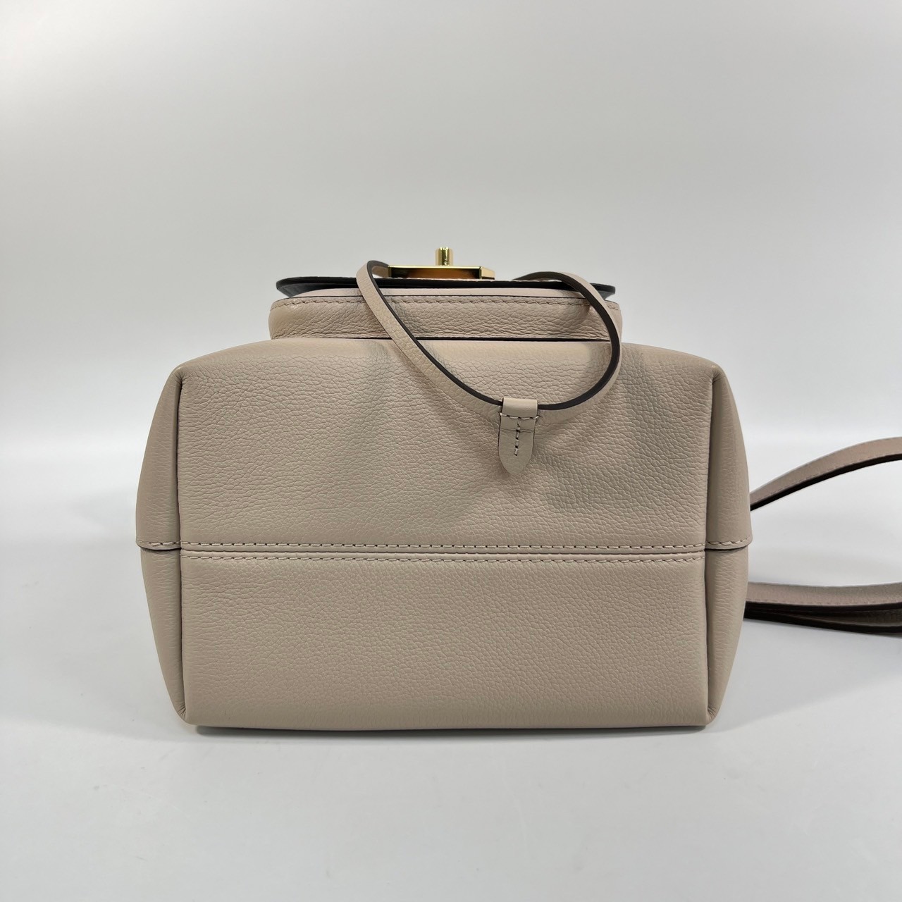 路易威登 LOUIS VUITTON Lockme 水桶包 香檳袋 M57688 晶片款 灰褐色LOCKME水桶包 原廠盒子/防塵袋/購買證明