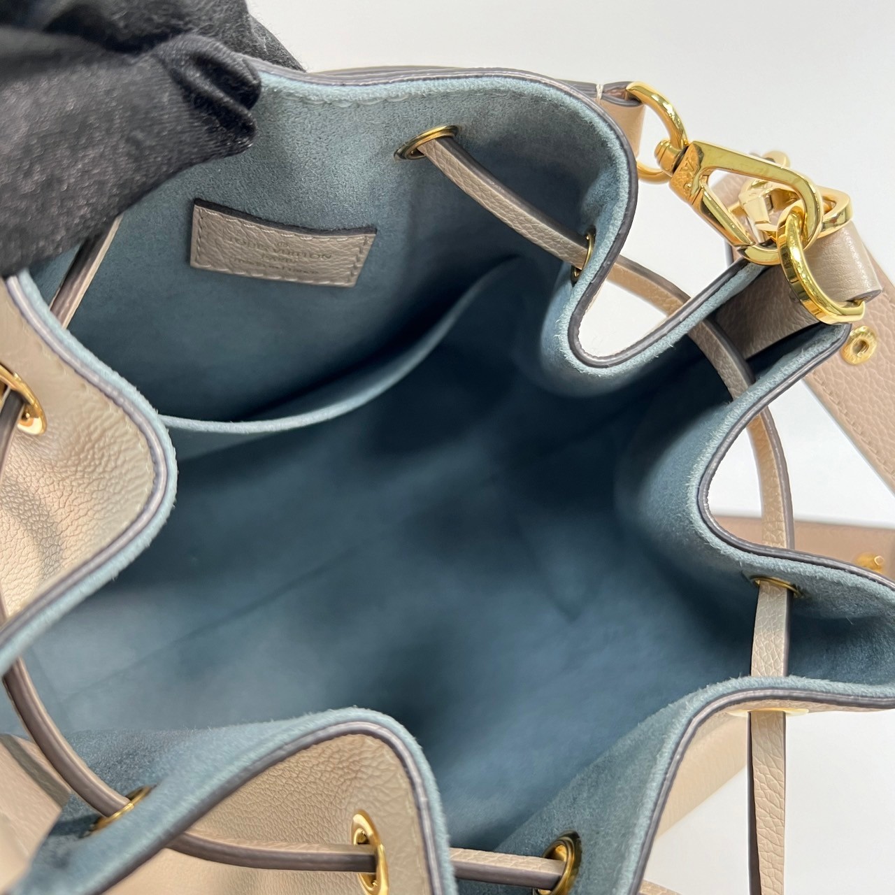 路易威登 LOUIS VUITTON Lockme 水桶包 香檳袋 M57688 晶片款 灰褐色LOCKME水桶包 原廠盒子/防塵袋/購買證明