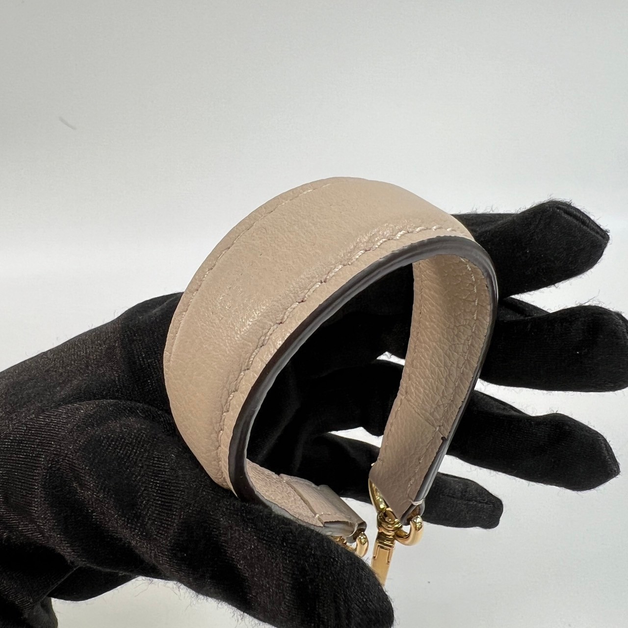 路易威登 LOUIS VUITTON Lockme 水桶包 香檳袋 M57688 晶片款 灰褐色LOCKME水桶包 原廠盒子/防塵袋/購買證明