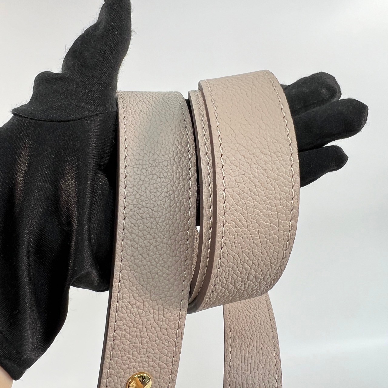路易威登 LOUIS VUITTON Lockme 水桶包 香檳袋 M57688 晶片款 灰褐色LOCKME水桶包 原廠盒子/防塵袋/購買證明