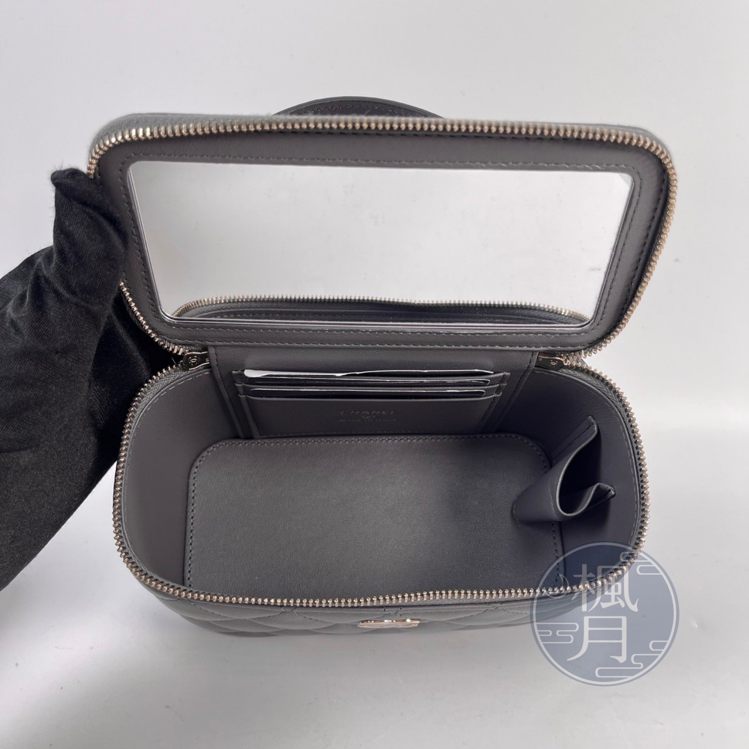 香奈兒 CHANEL Vanity Case 化妝箱 AP2199 晶片款 灰淡金羊皮 Vanity Case 化妝盒 防塵袋/影印購買證明